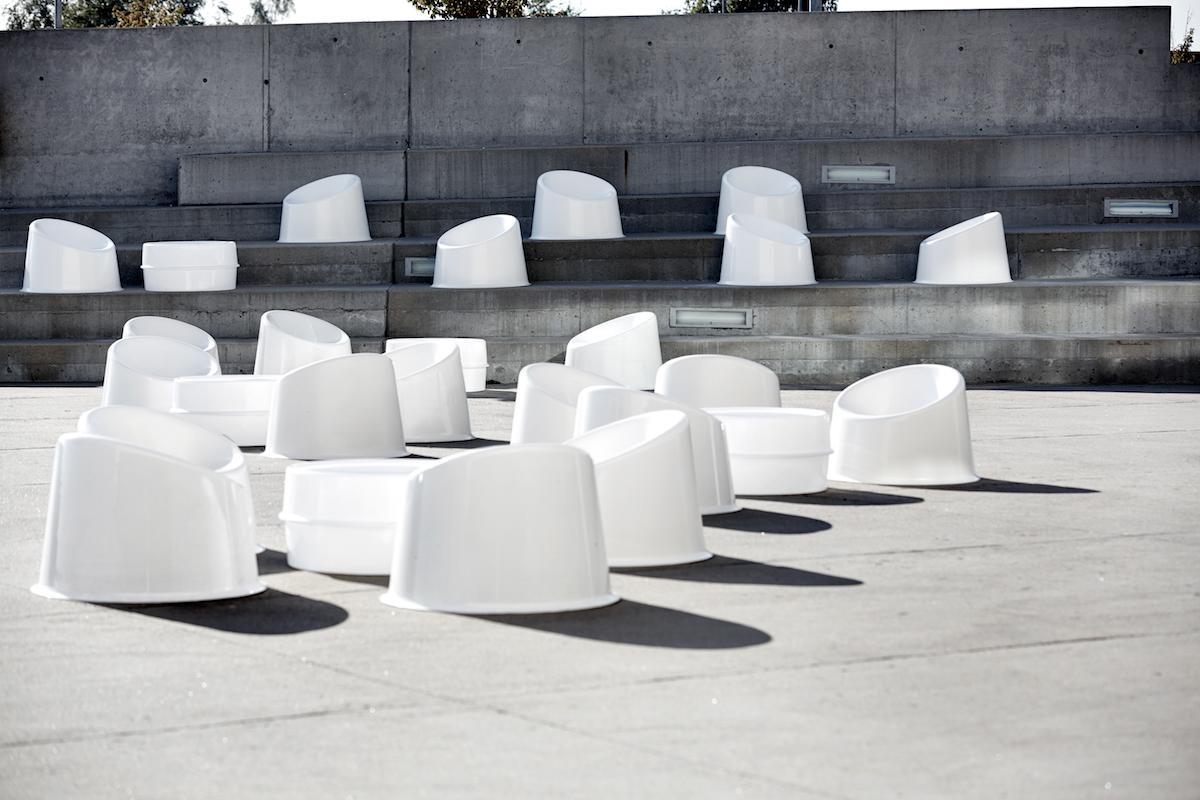 Panto POP chair in white by Verner Panton.

Material: ABS (UV-filter for outdoor use)

Color: 
White.