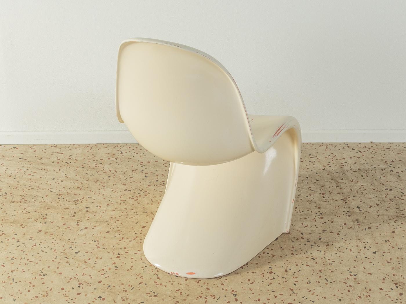 Timeless cantilever Panton chair of the second generation (1968-71) designed by Verner Panton in 1959. High-quality corpus in creamy white made of polyurethane hard foam. Unique, almost untouched condition.

Quality Features:
 accomplished
