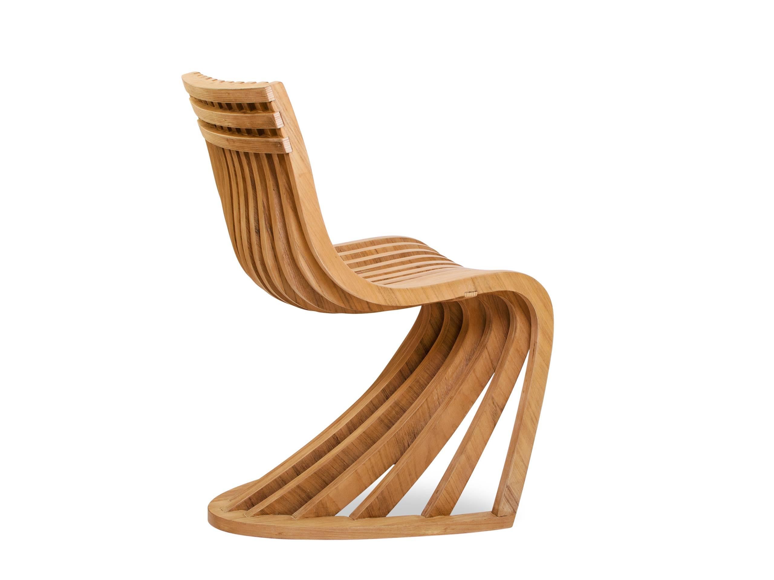 The original design of the Pantosh easychair was born of the fusion of two pieces of furniture: the Panton chair by Danish architect Verner Panton (created in 1968), and the Willow chair, designed by Scottish architect Charles Rennie Mackintosh