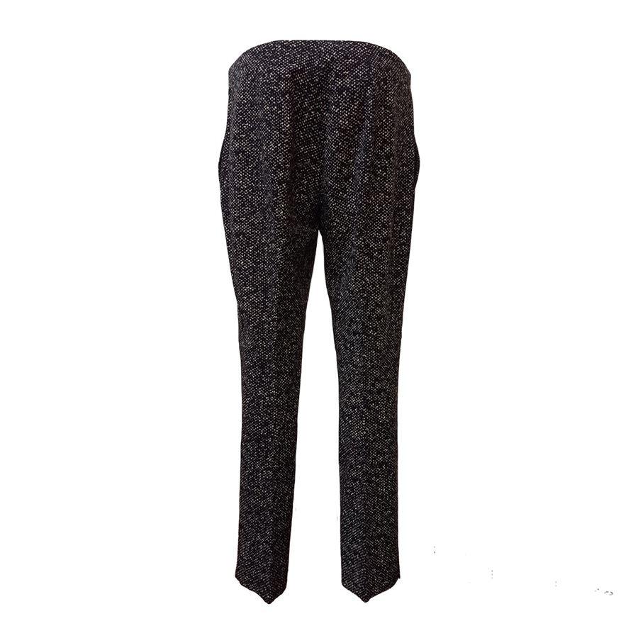 Virgin wool (90%) polyamide (8%) and elasthane Black and white color Dotted fancy Two pockets Total length cm 93 (3661 inches) Waist cm 43 (1692 inches)
