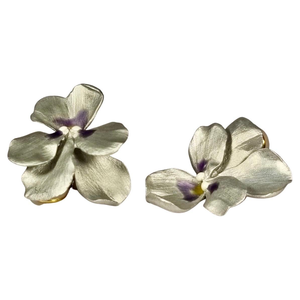 Pansy flower earrings, in sculpted aluminum secured by 18k yellow gold clip backs with added posts, signed 'JAR'. 
1.20