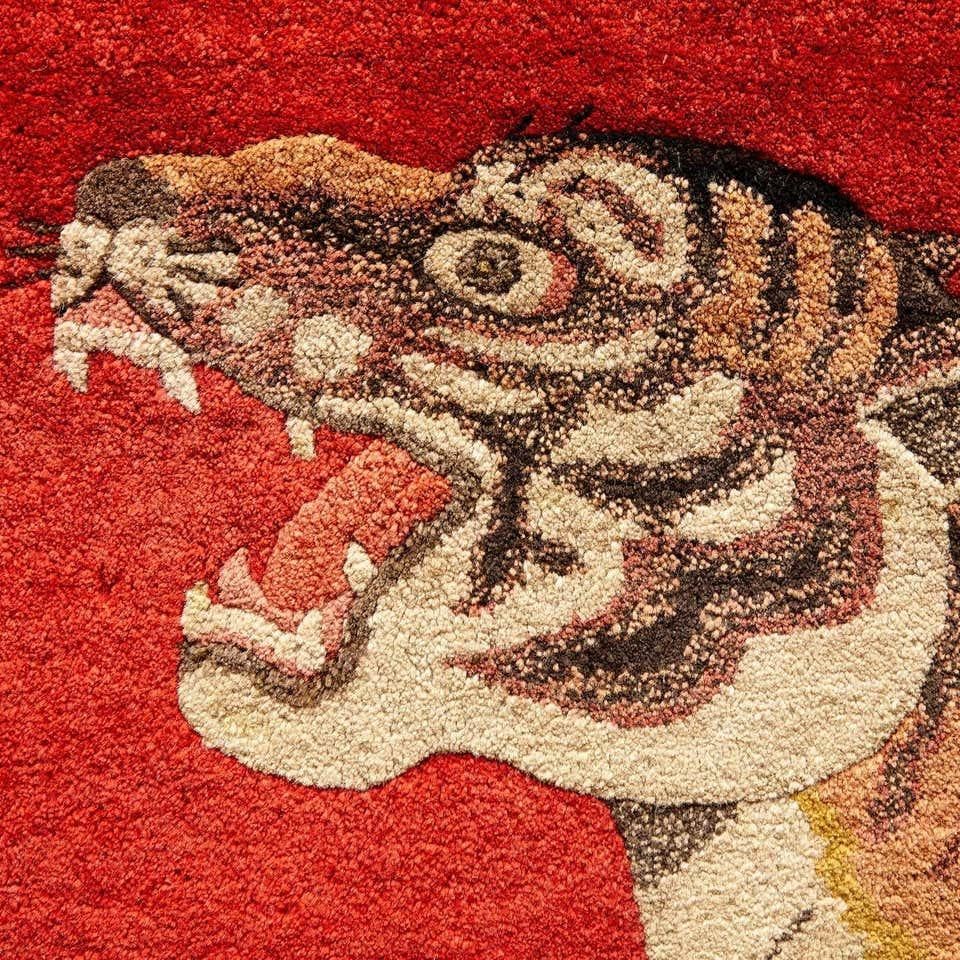 Pao Tou Tiger Chinese Export Hand Knotted Wool Antique Rug, circa 1930 In Fair Condition For Sale In Barcelona, Barcelona