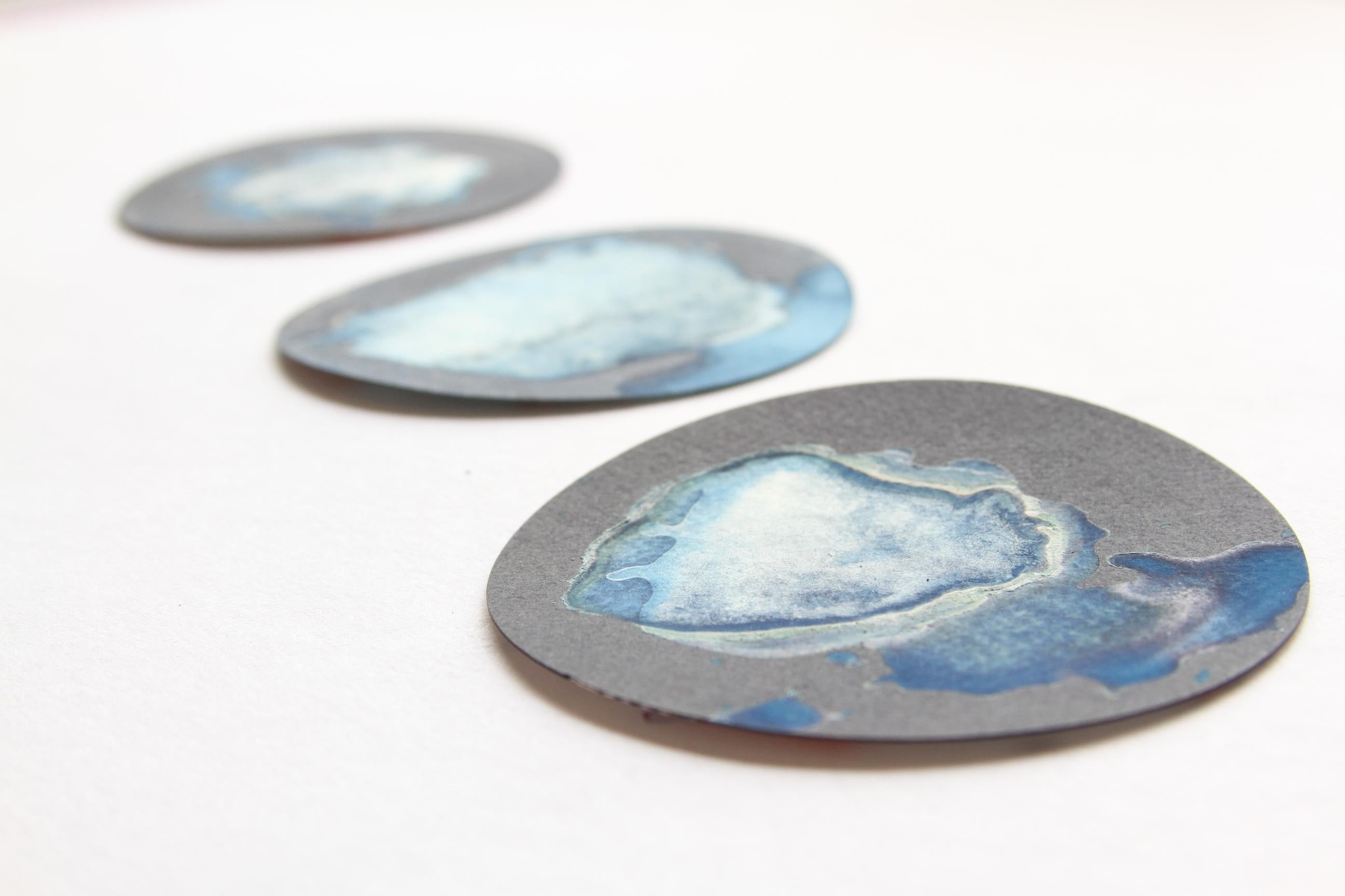 Medusas 11, 12 y 13. Cyanotype photograhs mounted in high resistance glass dish For Sale 3