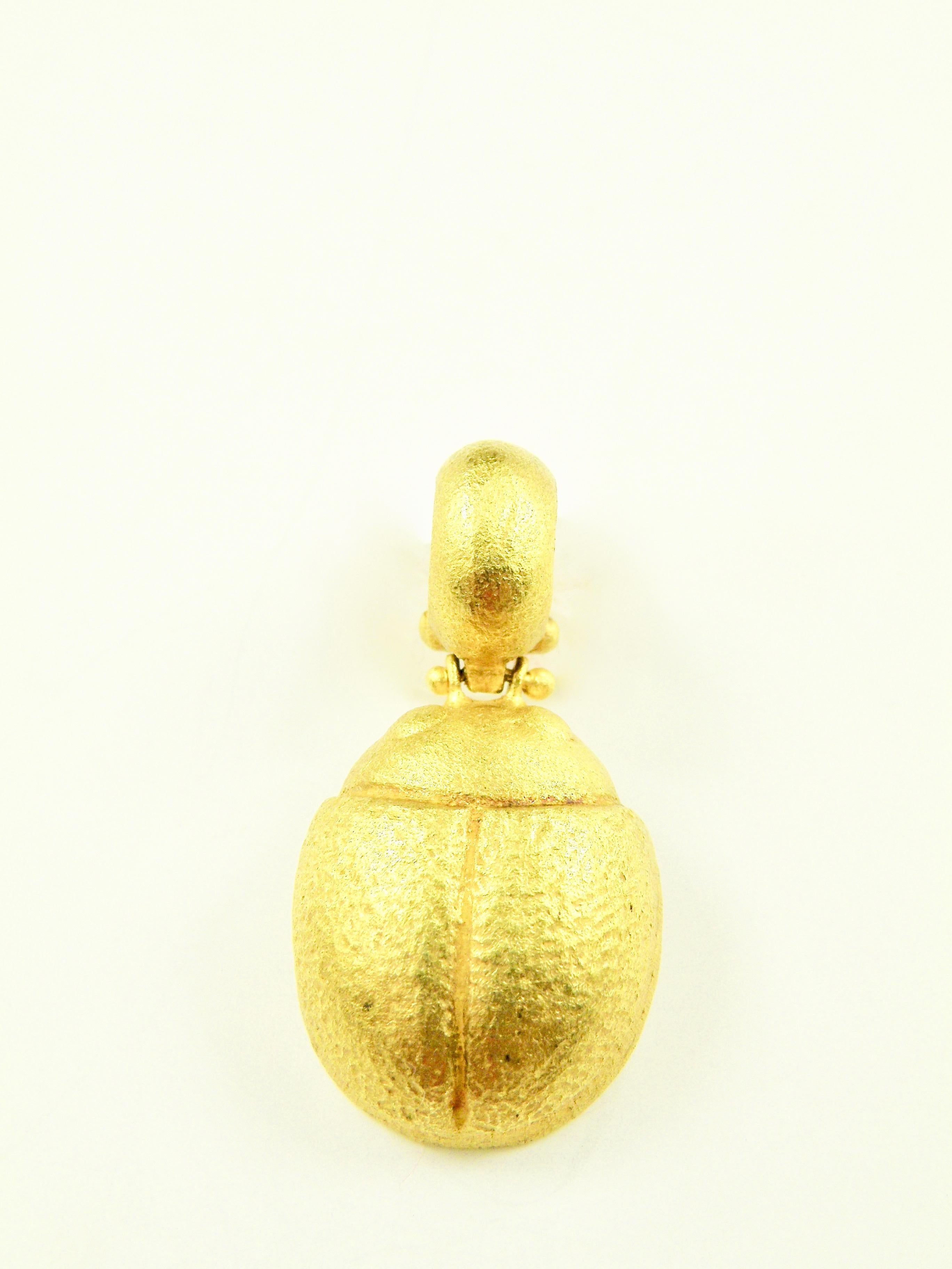 Exquisite 18 karat solid gold scarab designed by Italian designer Paola Ferra
13mm x 18 mm



