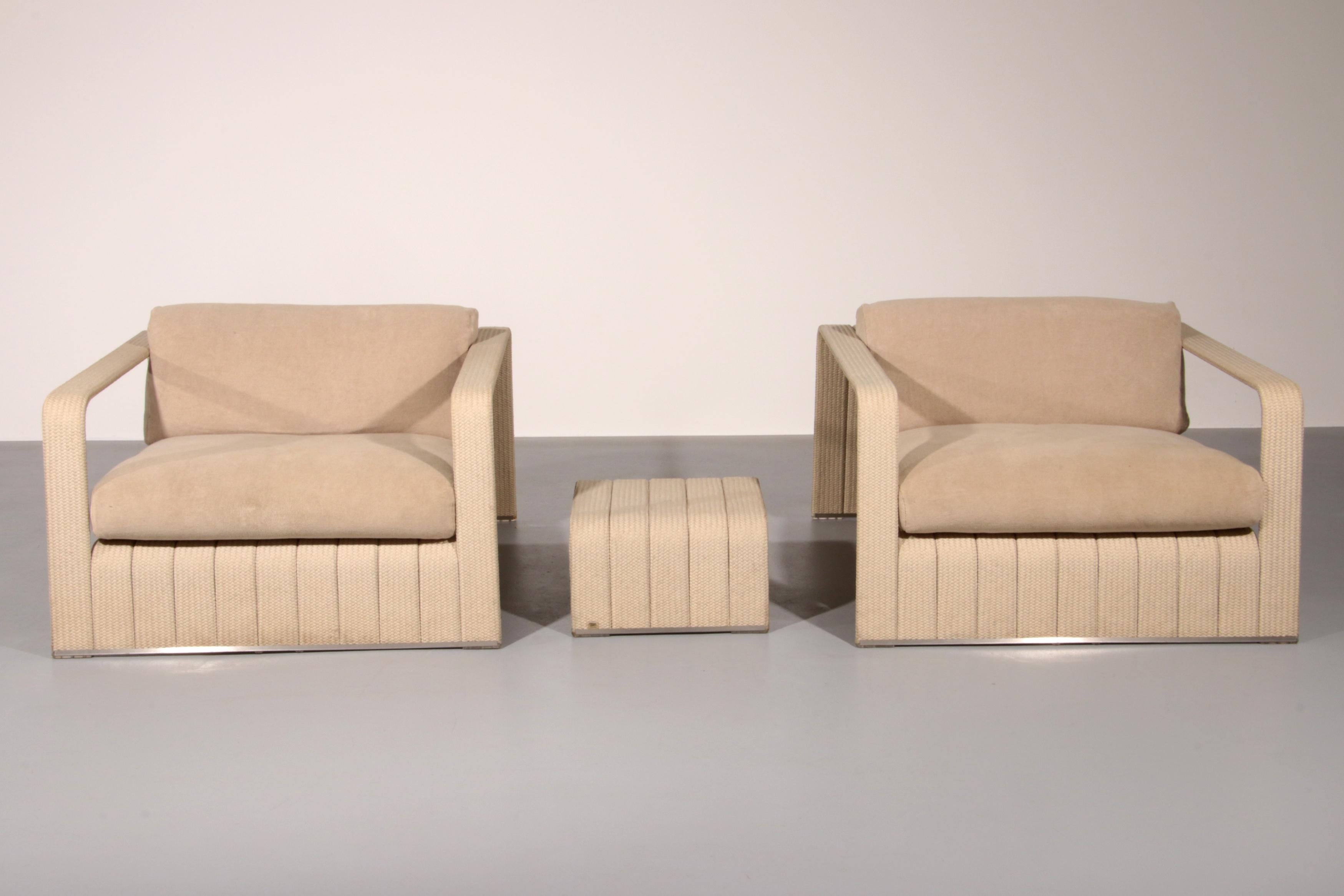 The Paola Lenti Frame Lounge Chair is more than just outdoor furniture – it’s a statement of refined living. Crafted with impeccable Italian artistry, this chair brings together sleek design and unrivalled comfort. Its minimalist silhouette, paired