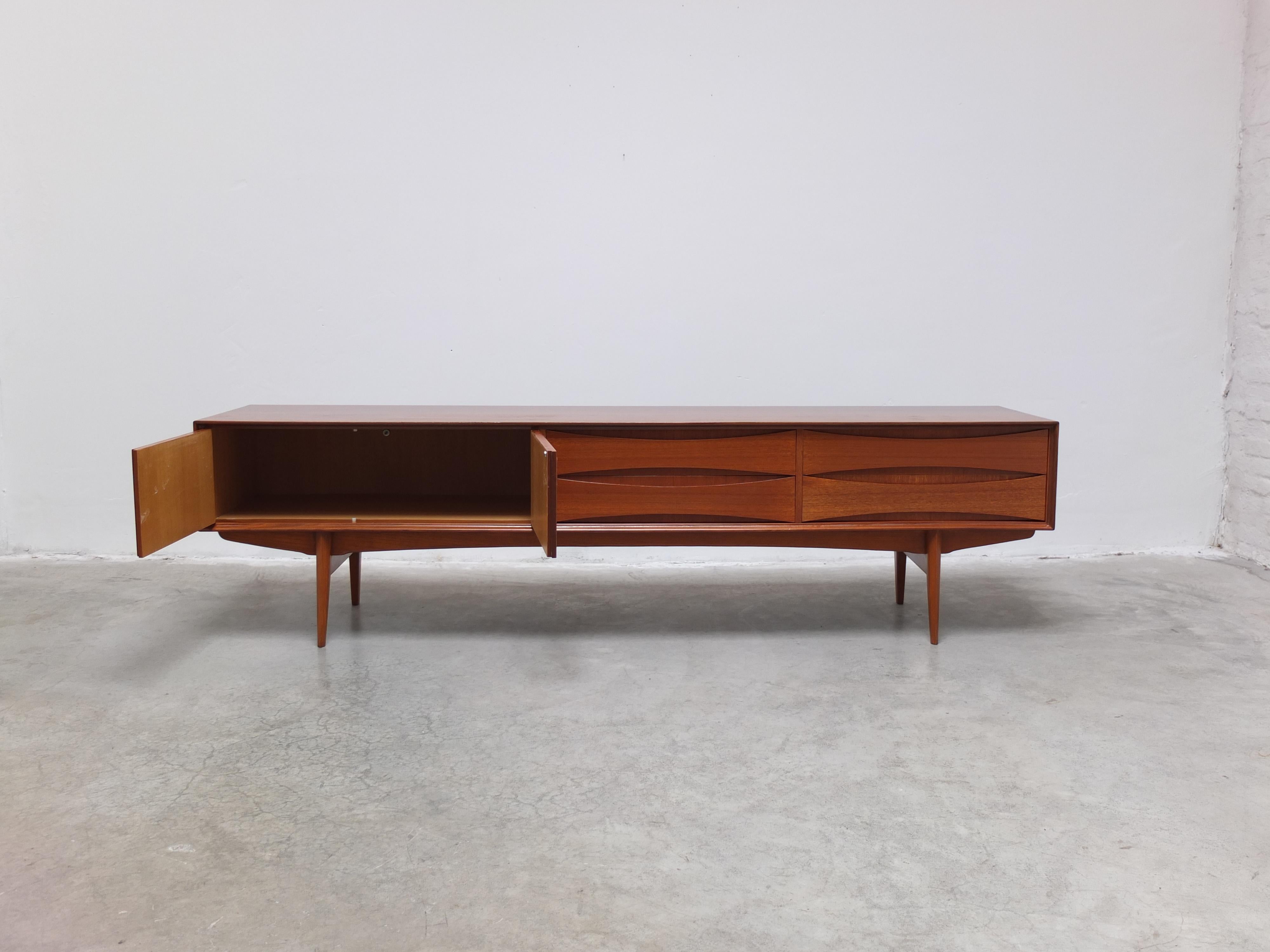 'Paola' Lowboard in Teak by Oswald Vermaercke for V-Form, 1959 For Sale 5