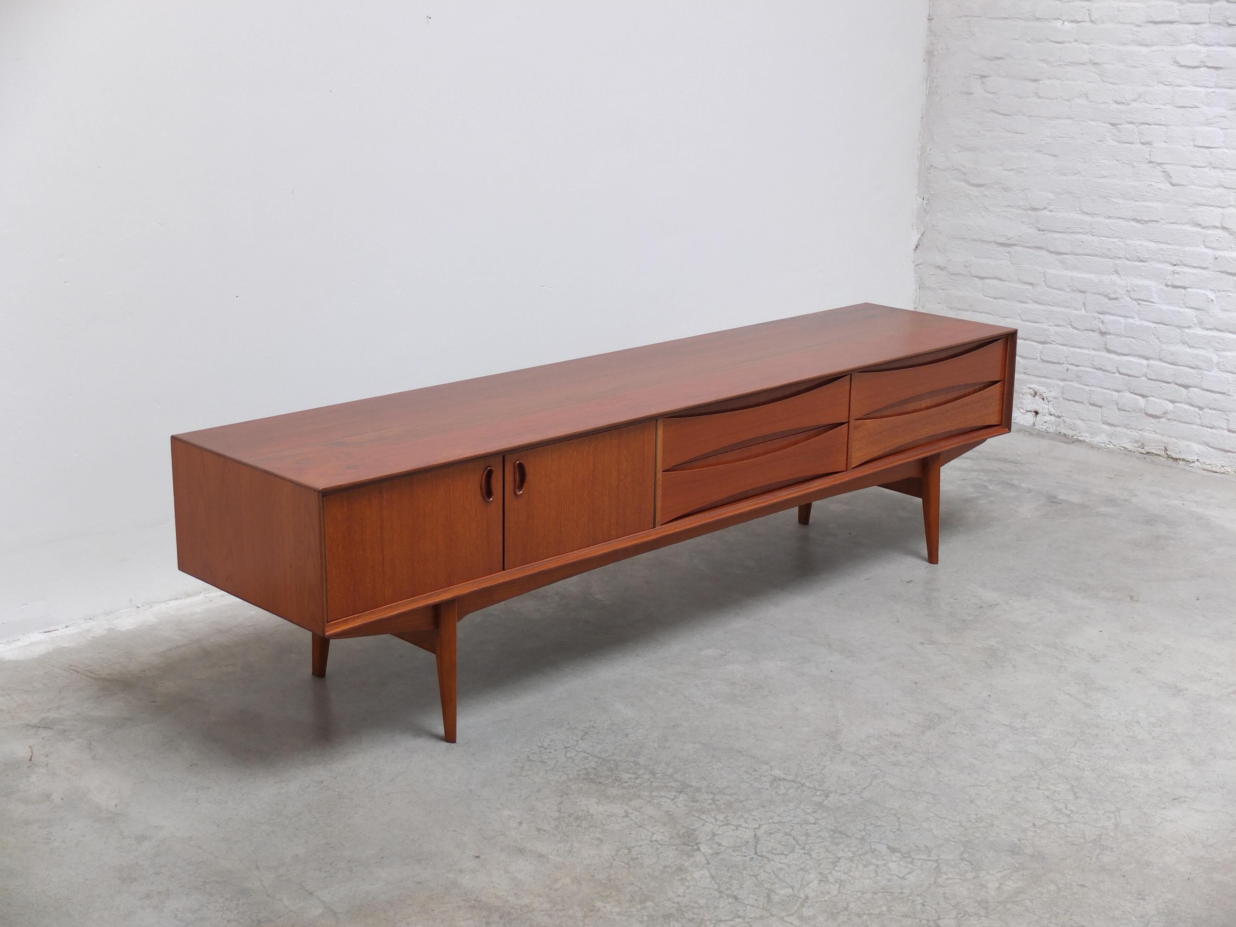 Belgian 'Paola' Lowboard in Teak by Oswald Vermaercke for V-Form, 1959 For Sale