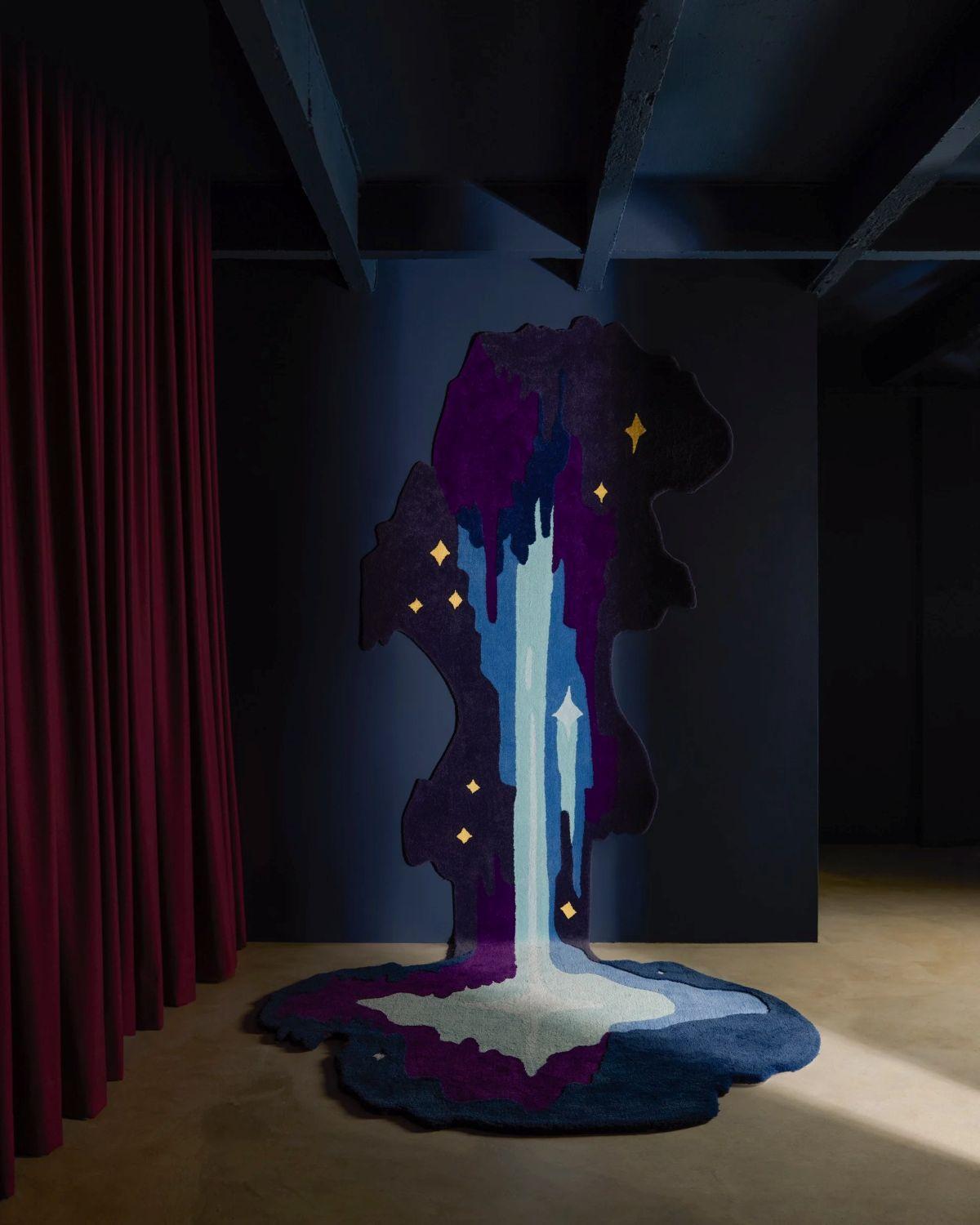Realizzato a mano e unico nel suo genere, questo splendido arazzo è realizzato con filato riciclato Aquafil, a dimostrazione di un approccio sostenibile all'arte tessile. Disegnato da Paola Müller & Michele Lott, il pezzo presenta un'intricata