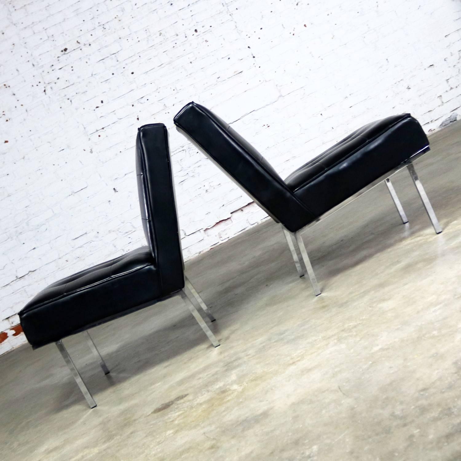 Paoli Chair Co. Chaises pantoufles MCM en chrome Naugahyde noires de style Florence Knoll Bon état - En vente à Topeka, KS
