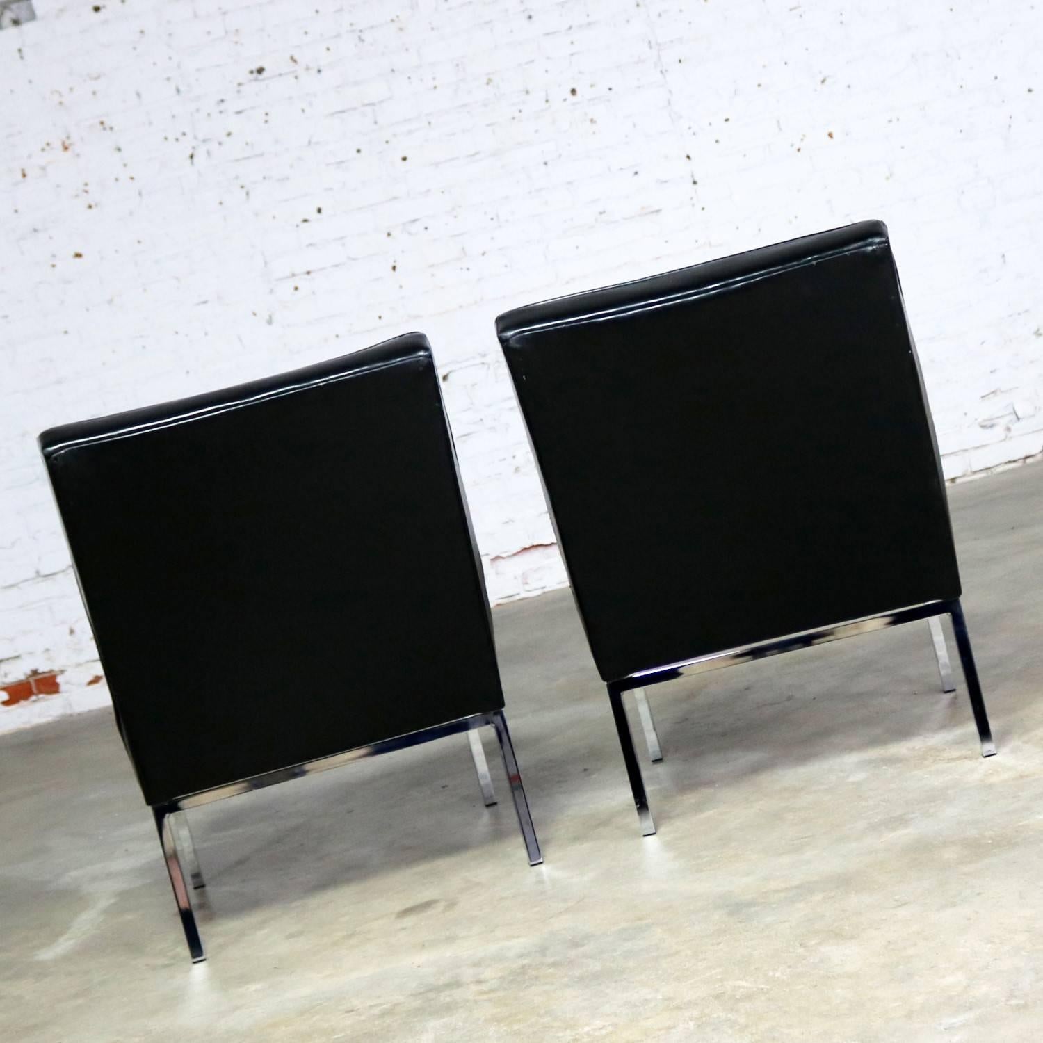 20th Century Paoli Chair Co. Black Naugahyde Chrome MCM Slipper Chairs Style Florence Knoll For Sale
