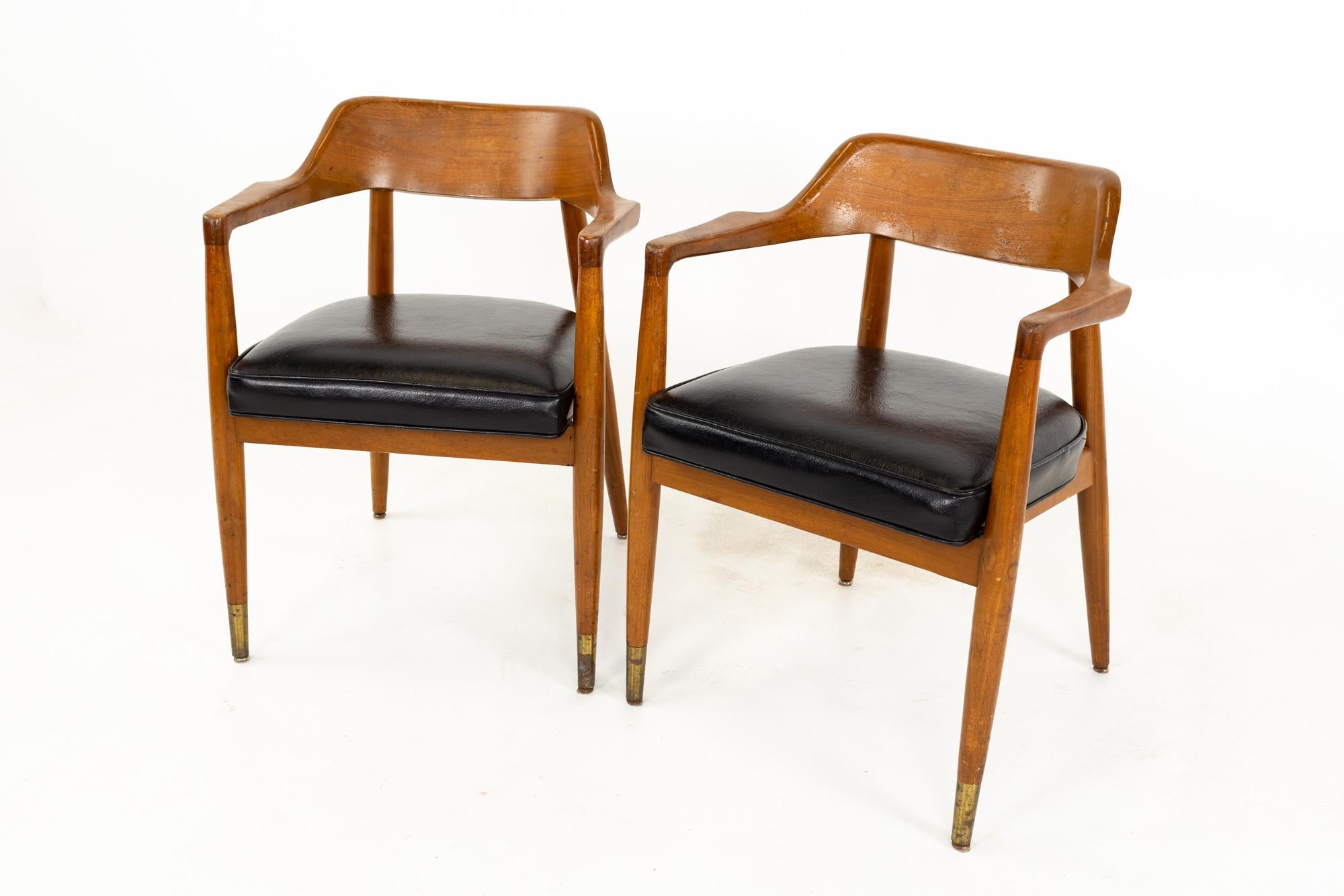 Paoli Mid Century Walnut Dining Occasional Chairs, Set of 4 In Good Condition In Countryside, IL