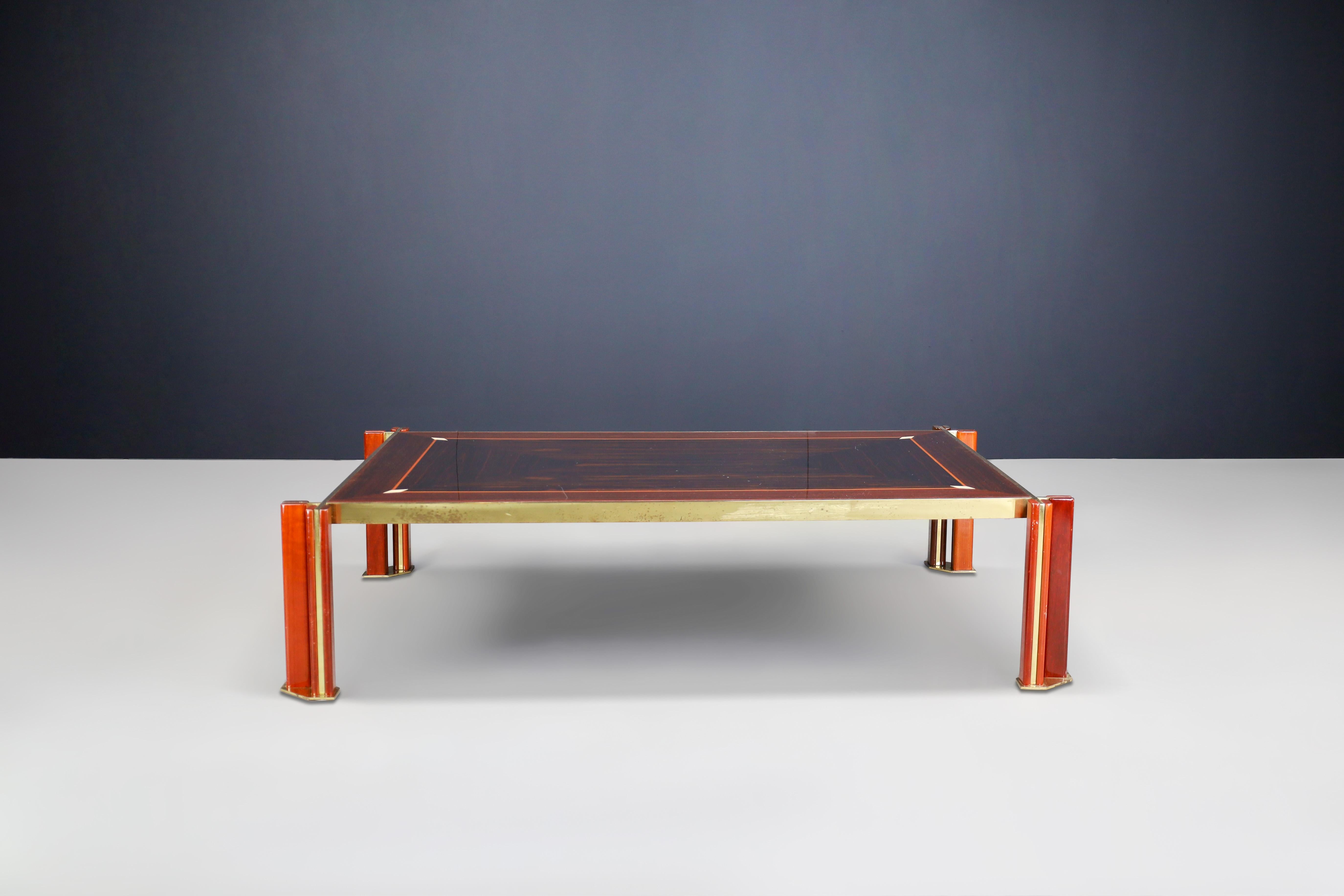 Großer Couchtisch aus Messing und Holz von Paolo Barracchia, Italien, 1970er Jahre im Zustand „Gut“ im Angebot in Almelo, NL