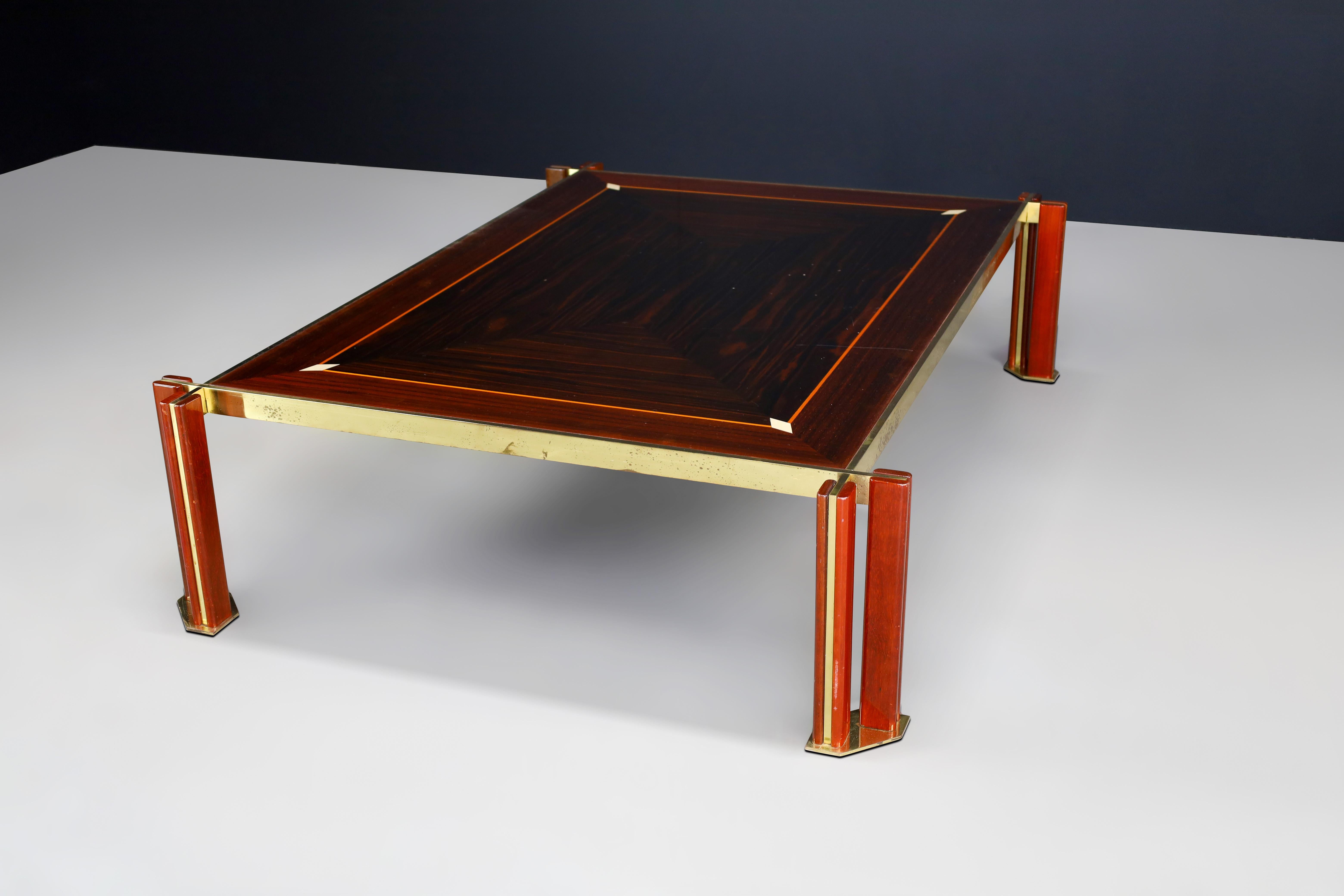 Großer Couchtisch aus Messing und Holz von Paolo Barracchia, Italien, 1970er Jahre (Ende des 20. Jahrhunderts) im Angebot