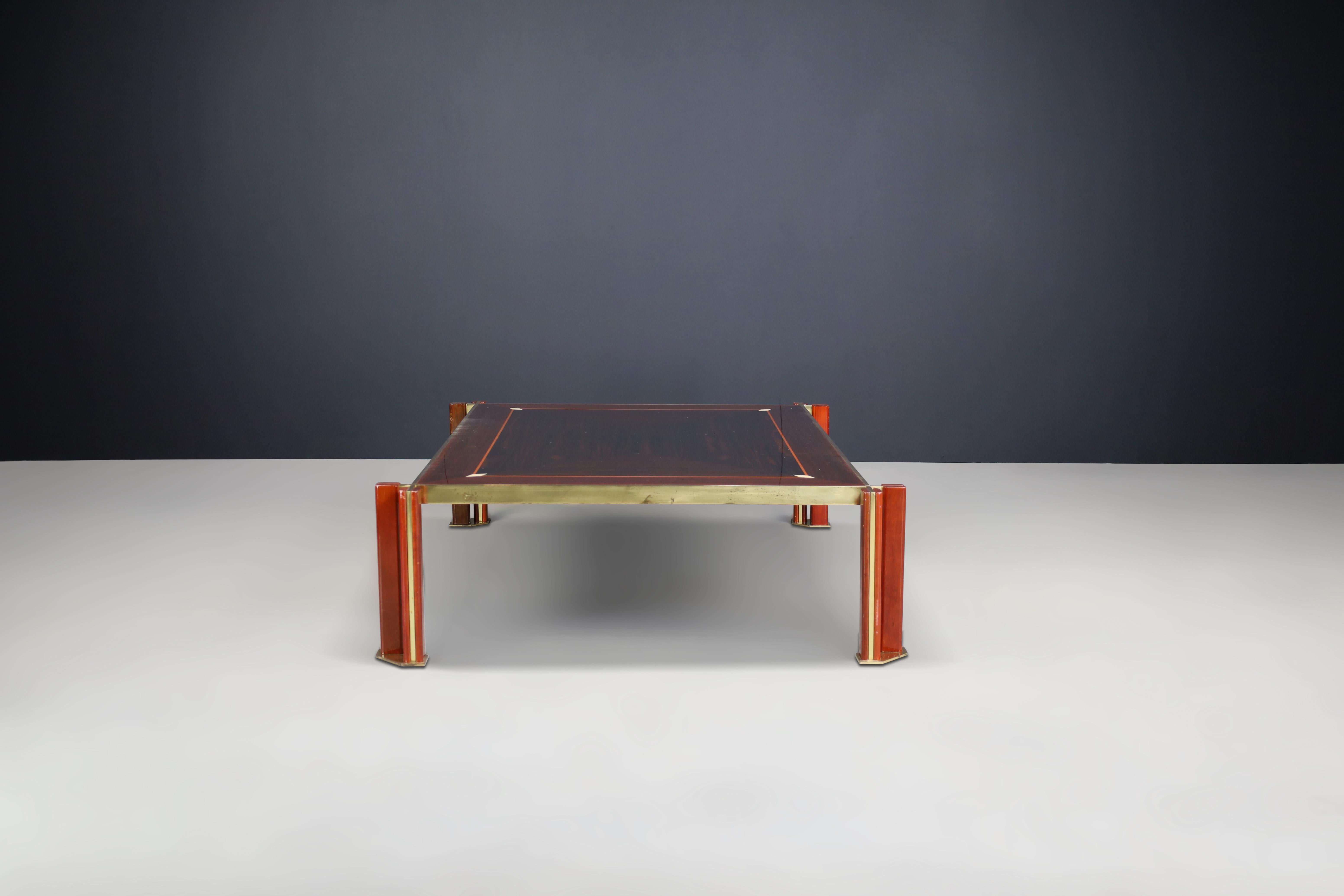 Großer Couchtisch aus Messing und Holz von Paolo Barracchia, Italien, 1970er Jahre im Angebot 1
