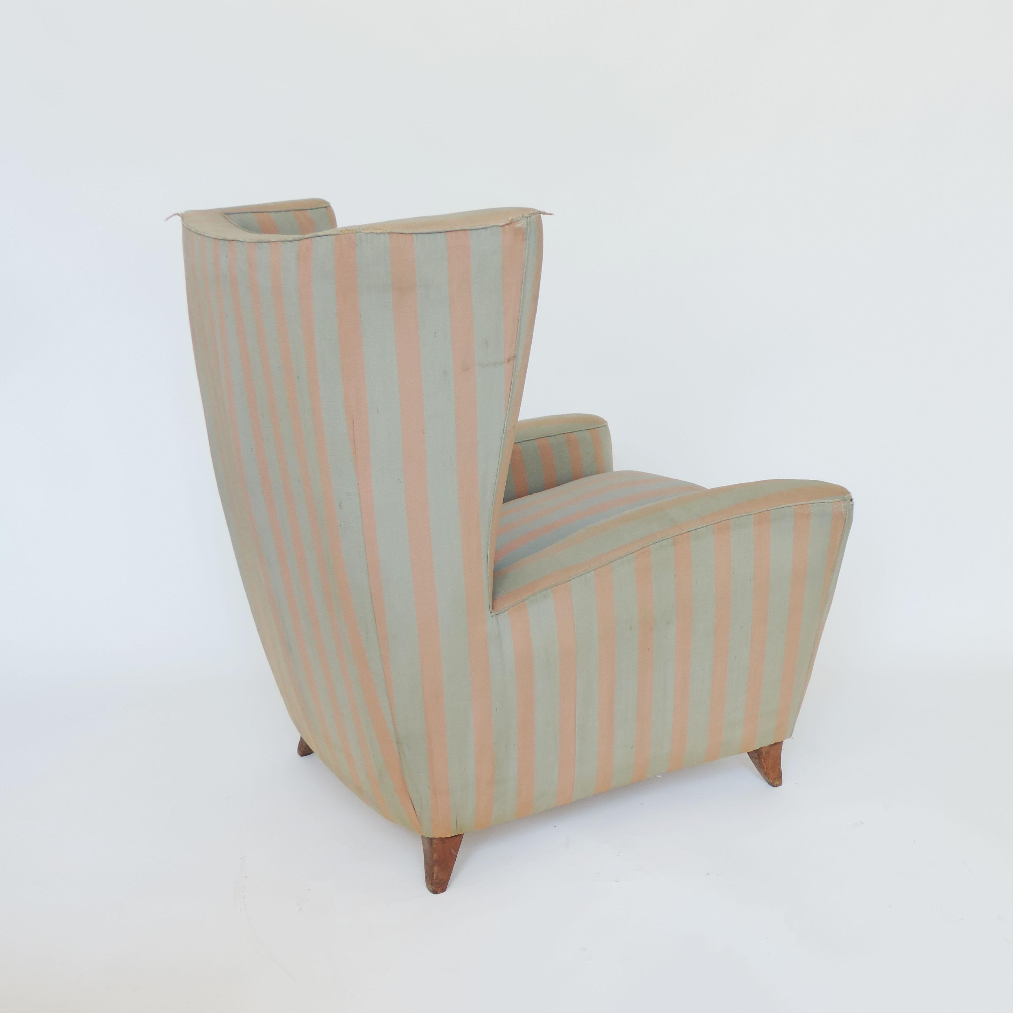 Ein spektakulärer Sessel von Paolo Buffa aus den 1940er Jahren mit Originalstoff.
Alles original. Unberührt.