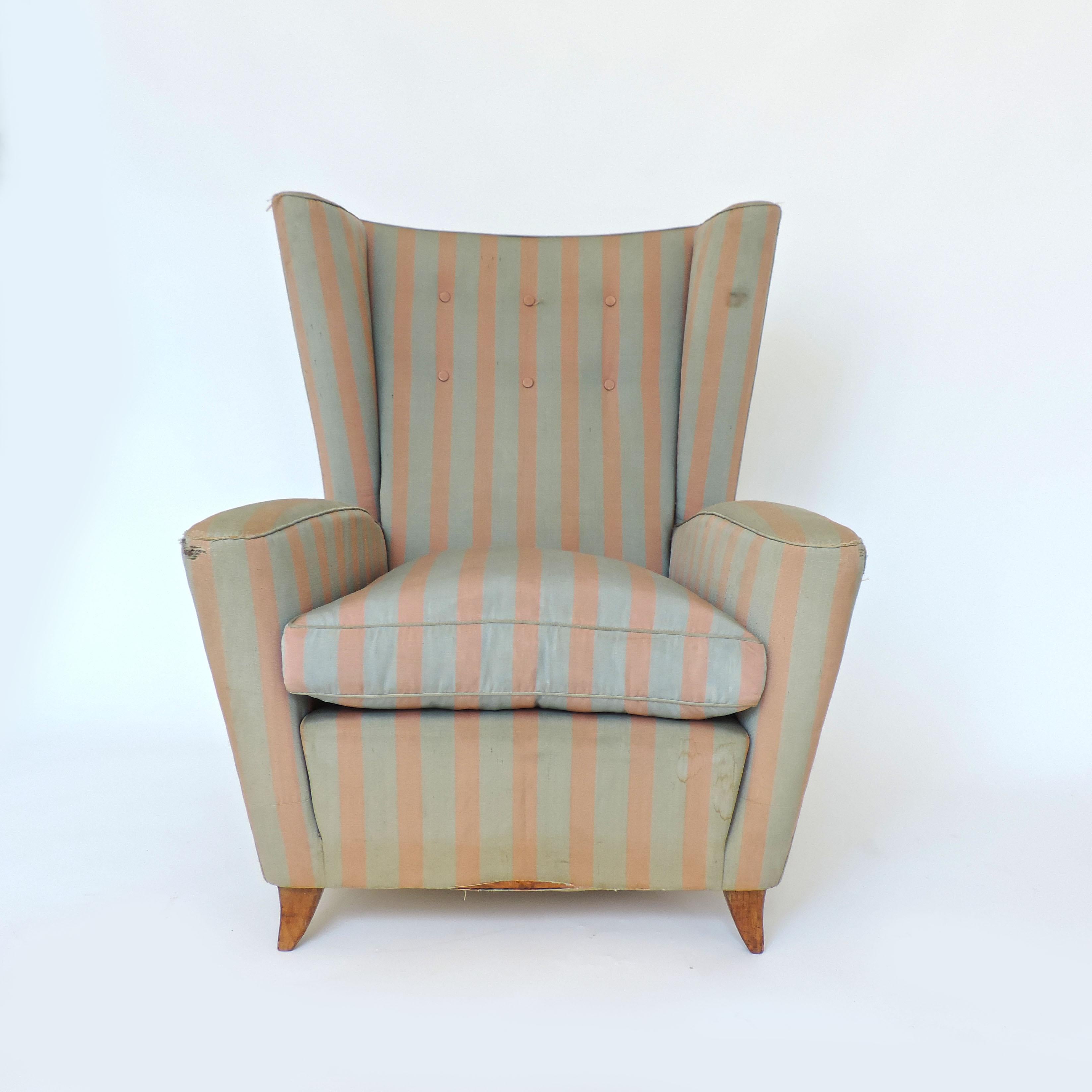 Paolo Buffa 1940s Armchair in Original Pink and Light Grey Stripes Fabric In Good Condition For Sale In Milan, IT
