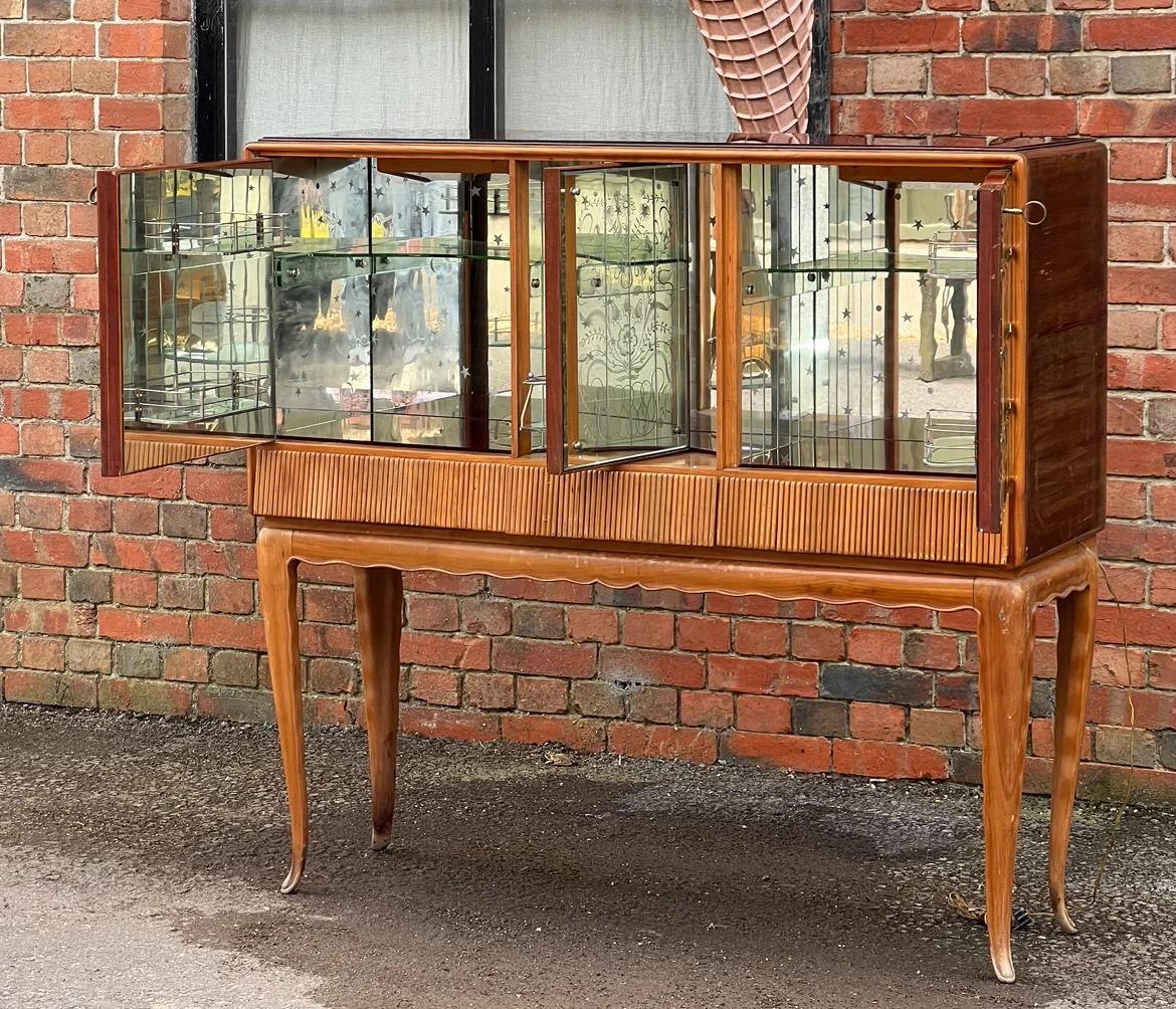 Rare 1940/50s illuminated mirrored cocktail cabinet by Paolo Buffa. Such a beautiful piece of furniture. Two side doors open to expose glass shelves. Internally it is all mirrored with etched stars in the mirror. Hidden light bulbs to the roof of