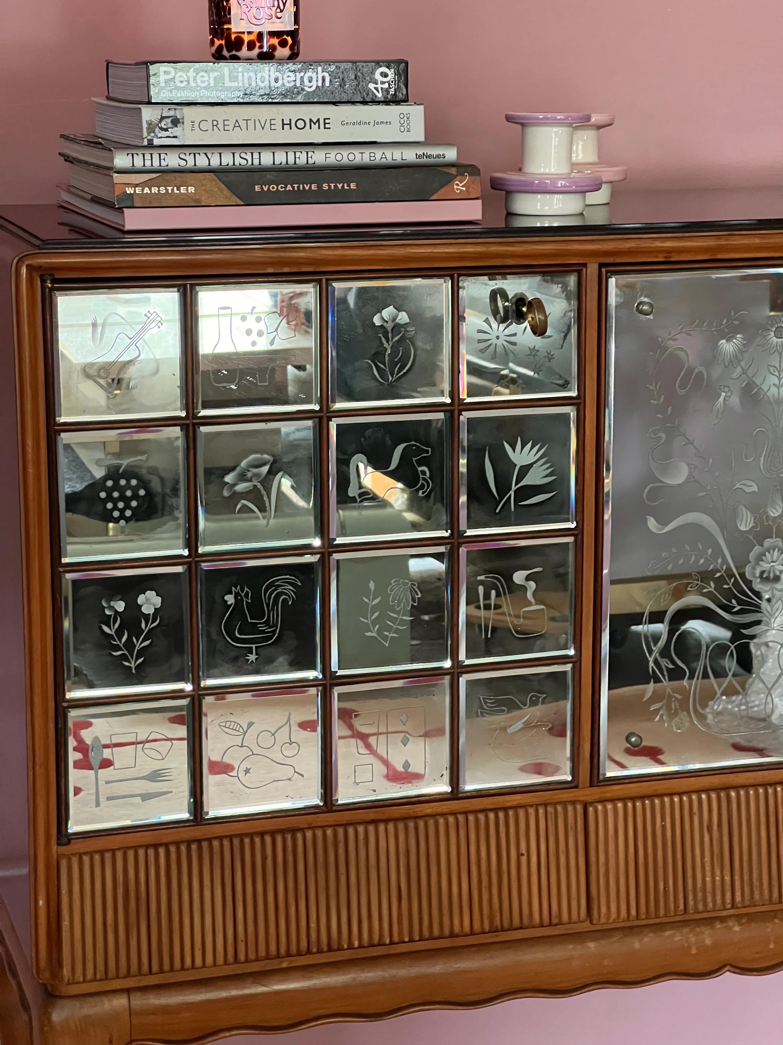Paolo Buffa 1950s mirrored cocktail cabinet In Good Condition For Sale In Haywards Heath, GB