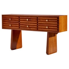 Buffet Paolo Buffa en bois de frêne avec poignées en laiton, Italie, années 1950