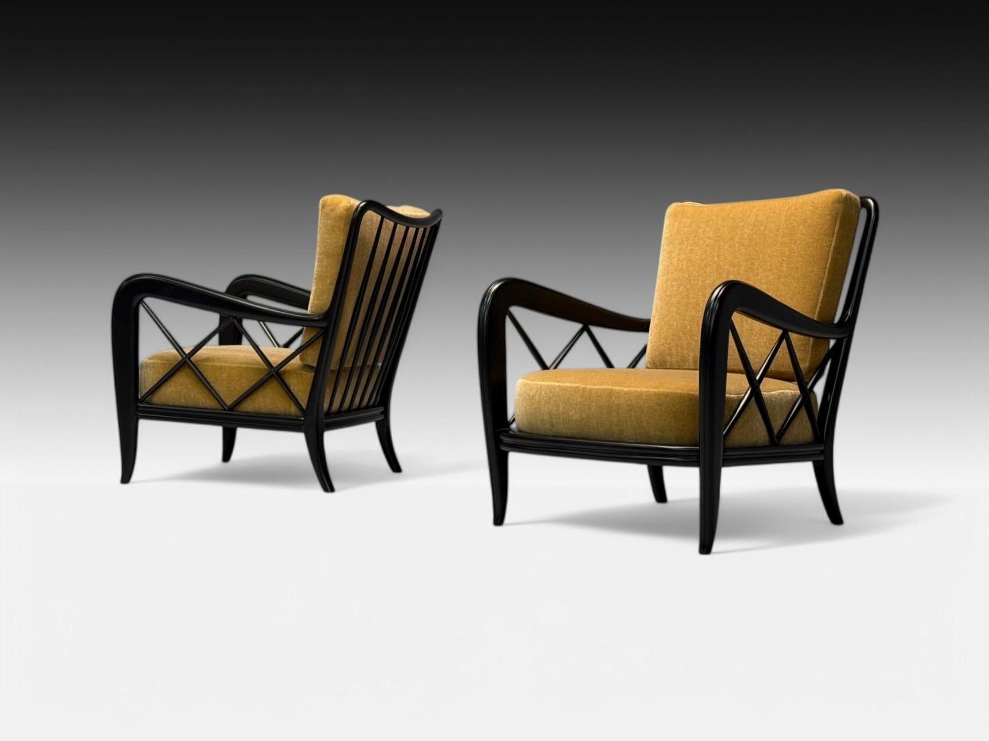 Paolo Buffa attr, Moderno italiano de mediados de siglo, Mohair camel, Sillones o butacas, Años 40

Preciosa pareja de sillones italianos de nogal satinado negro y mohair camel atribuidos a Paolo Buffa y fabricados en Italia hacia la década de 1940.
