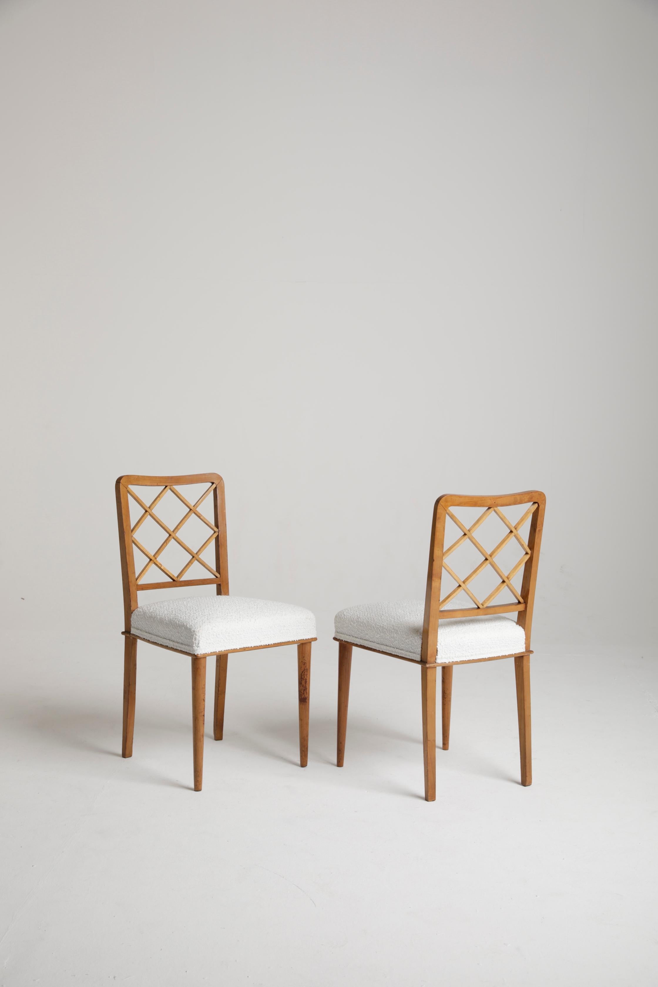 Mid-Century Modern Paolo Buffa 'Attr.', Two Mid-Century Chairs in Wood and White Bouclé Fabric