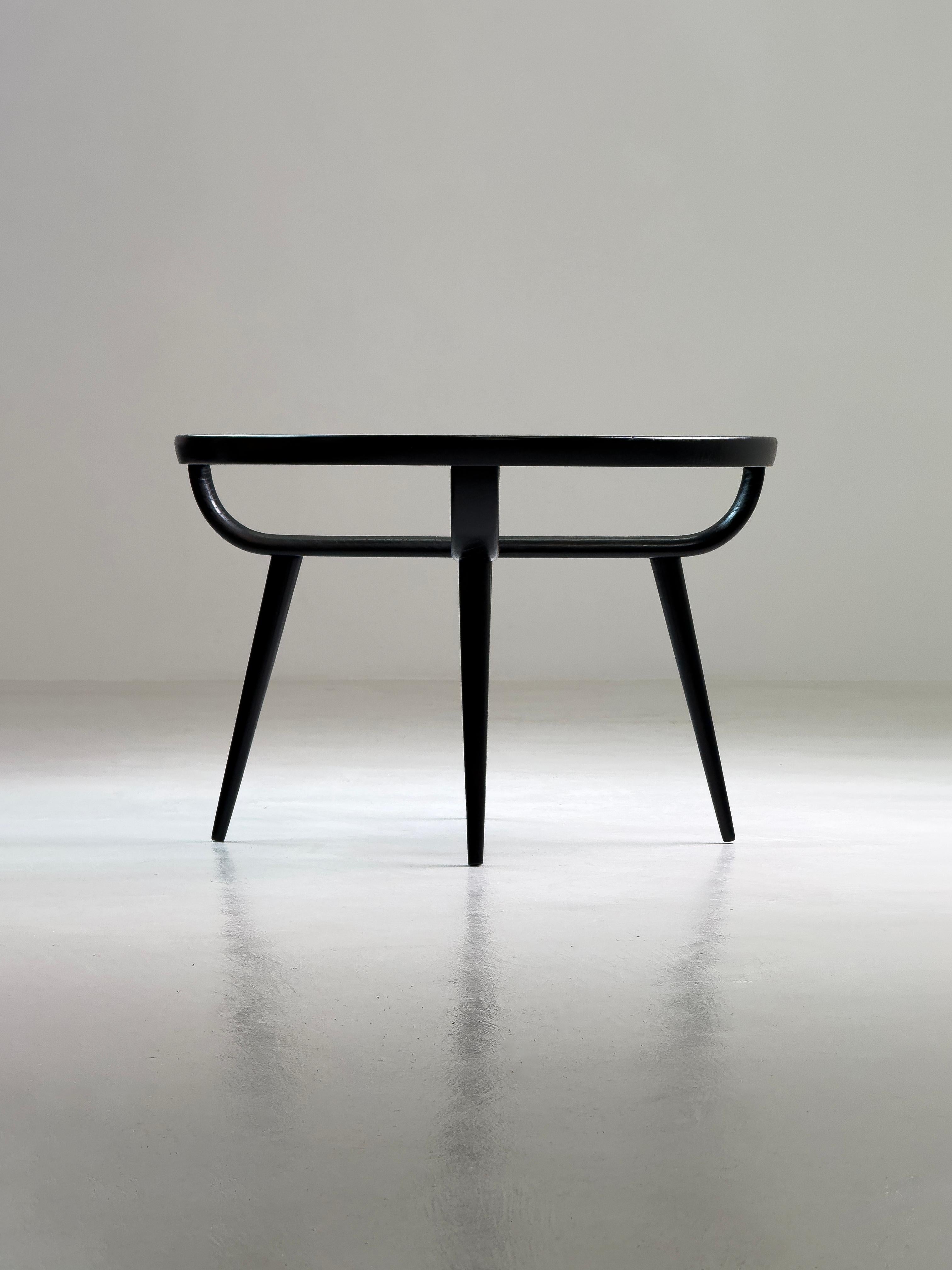 Paolo Buffa (attribué) - Table basse ronde en noyer noir et verre, Italie, 1950- en vente 5