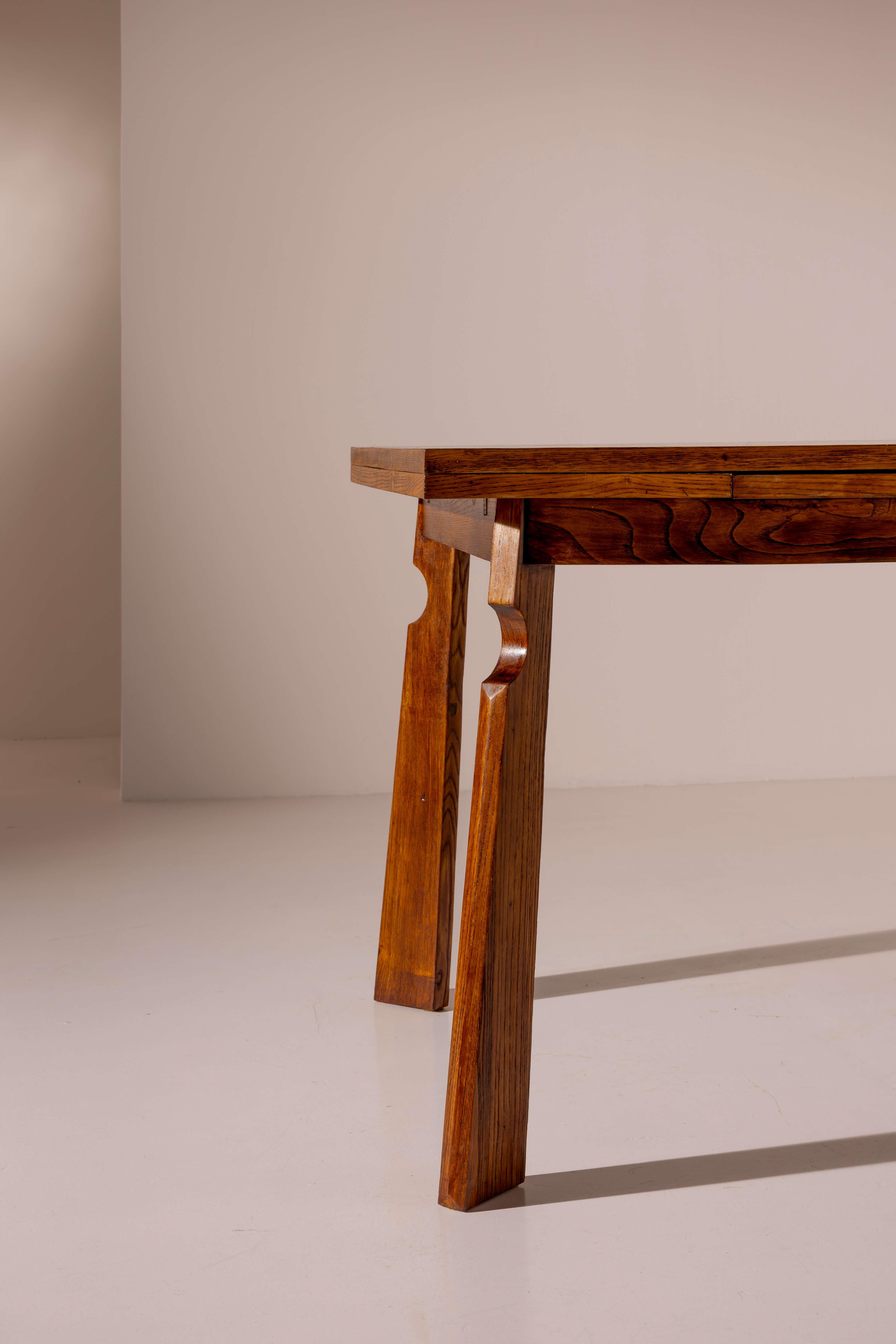 Italian Paolo Buffa attributed extendable chestnut dining table, Italy, 1940s For Sale