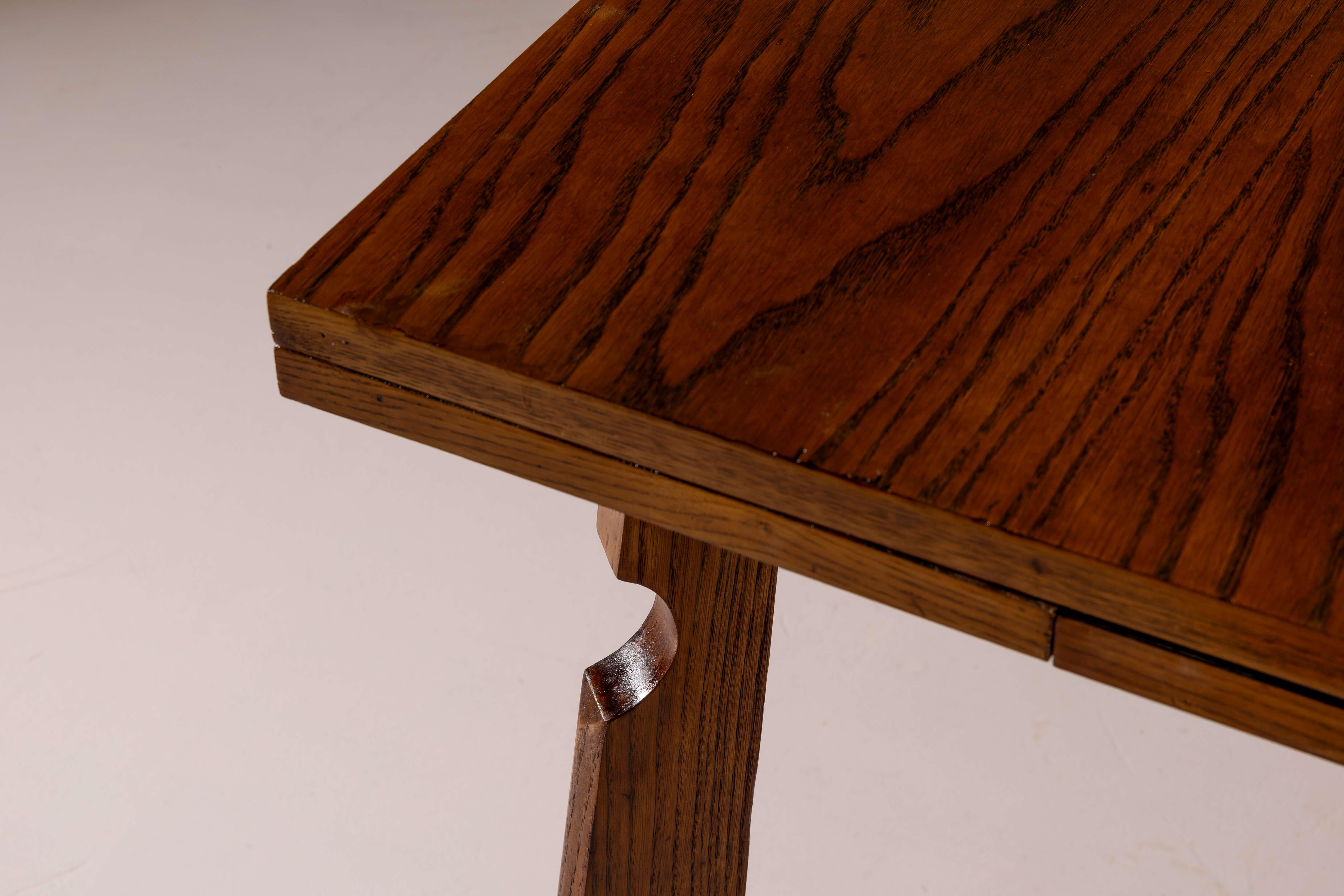 Chestnut Paolo Buffa attributed extendable chestnut dining table, Italy, 1940s For Sale