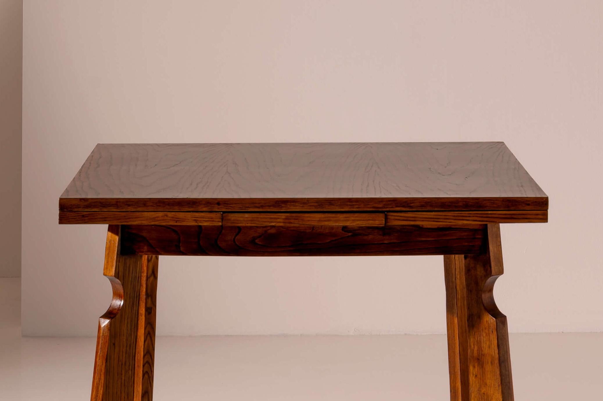 Paolo Buffa attributed extendable chestnut dining table, Italy, 1940s For Sale 2