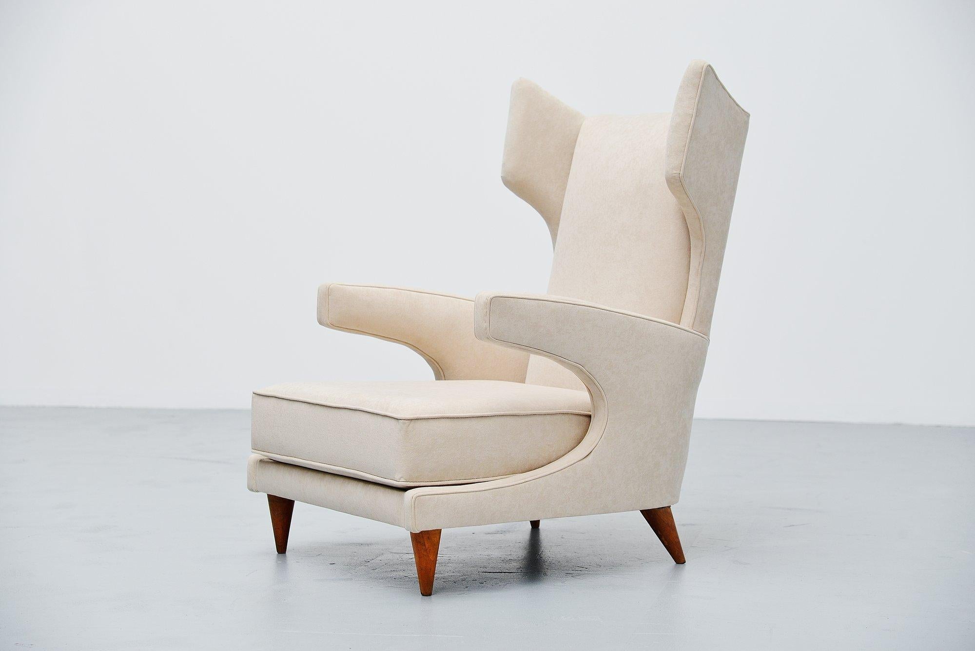 Paolo Buffa Attributed Lounge Chair Italy 1950 In Good Condition In Roosendaal, Noord Brabant