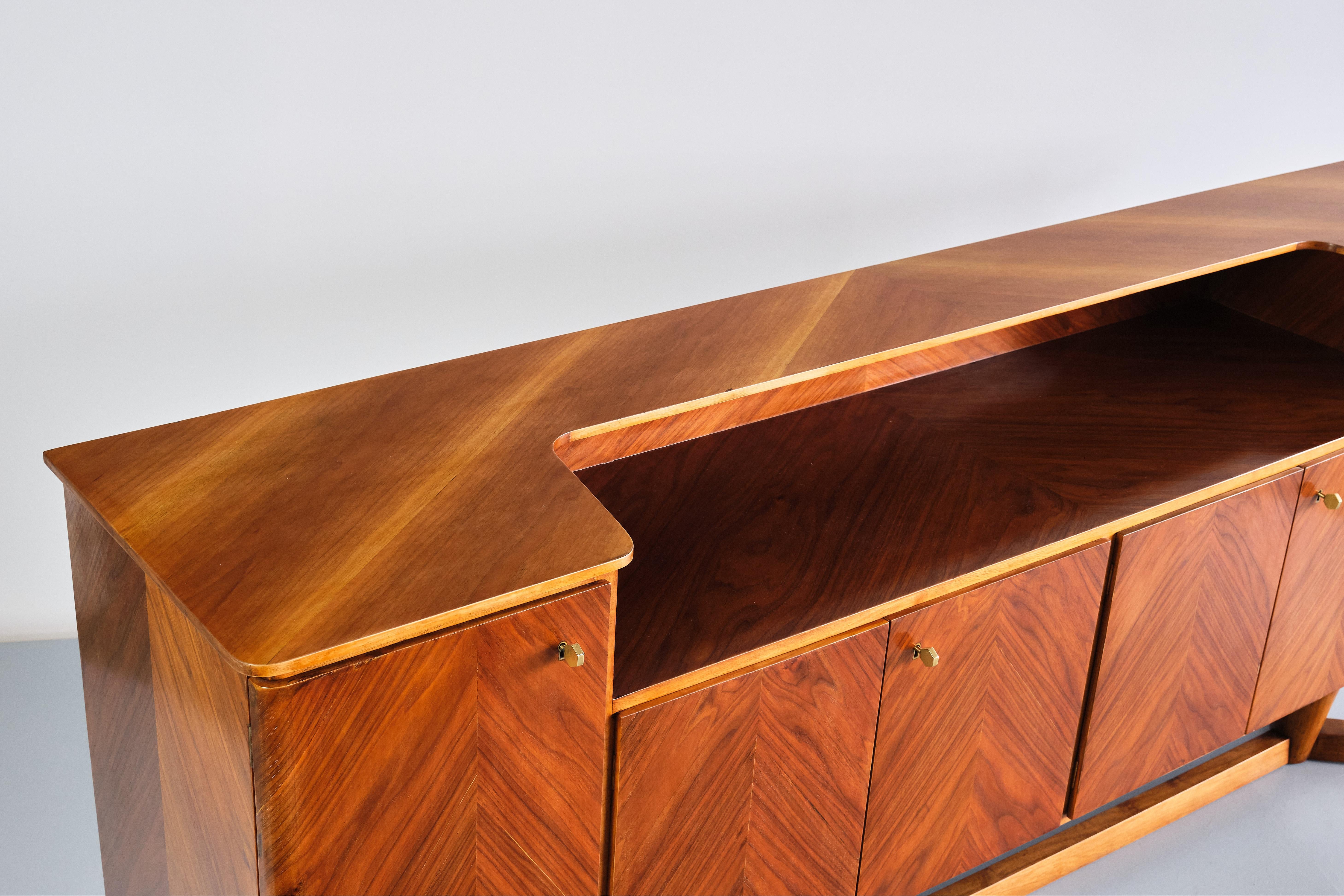 Paolo Buffa Attributed Sideboard in Walnut and Brass, Serafino Arrighi, 1940s For Sale 7