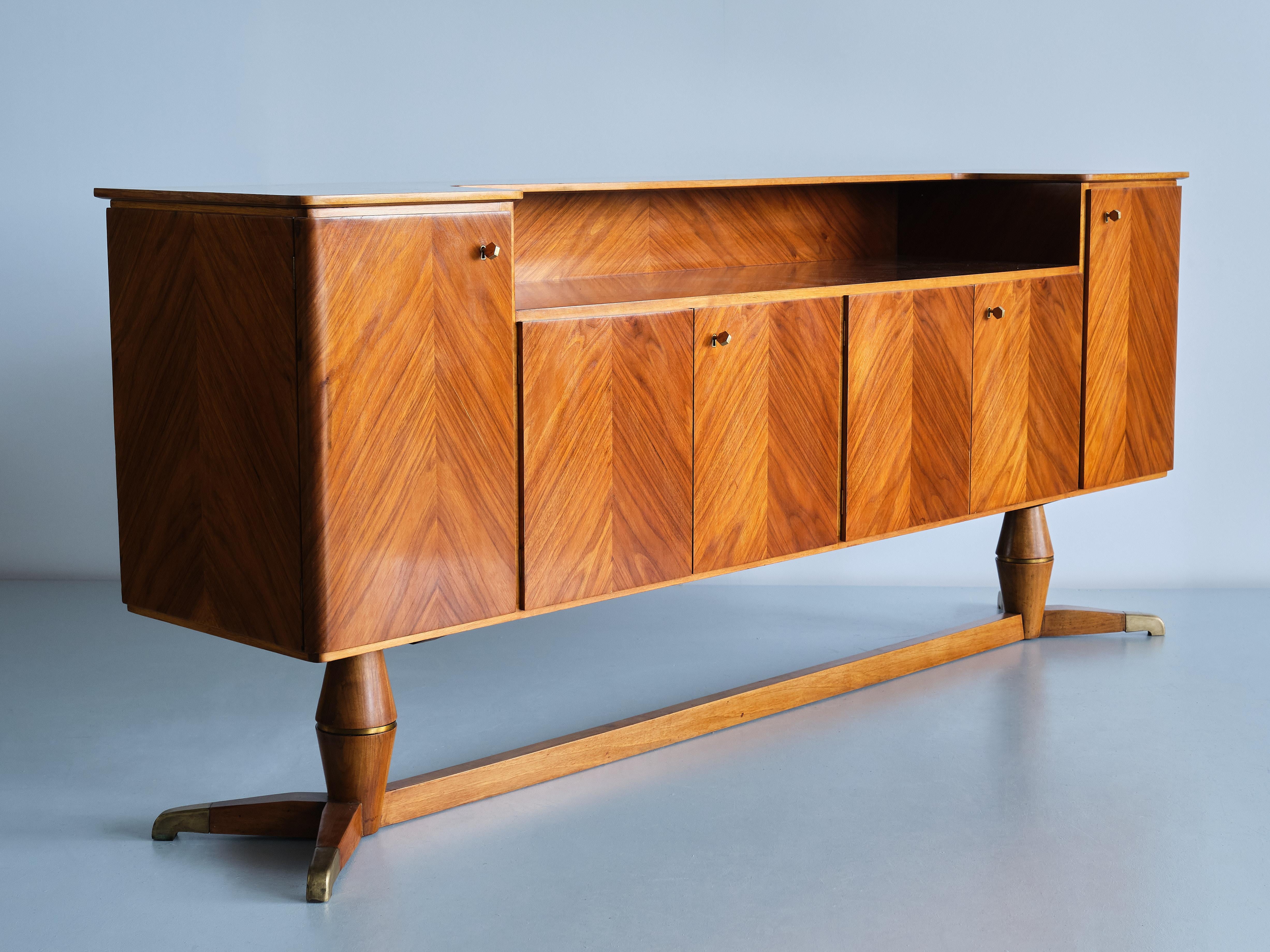 Mid-20th Century Paolo Buffa Attributed Sideboard in Walnut and Brass, Serafino Arrighi, 1940s For Sale