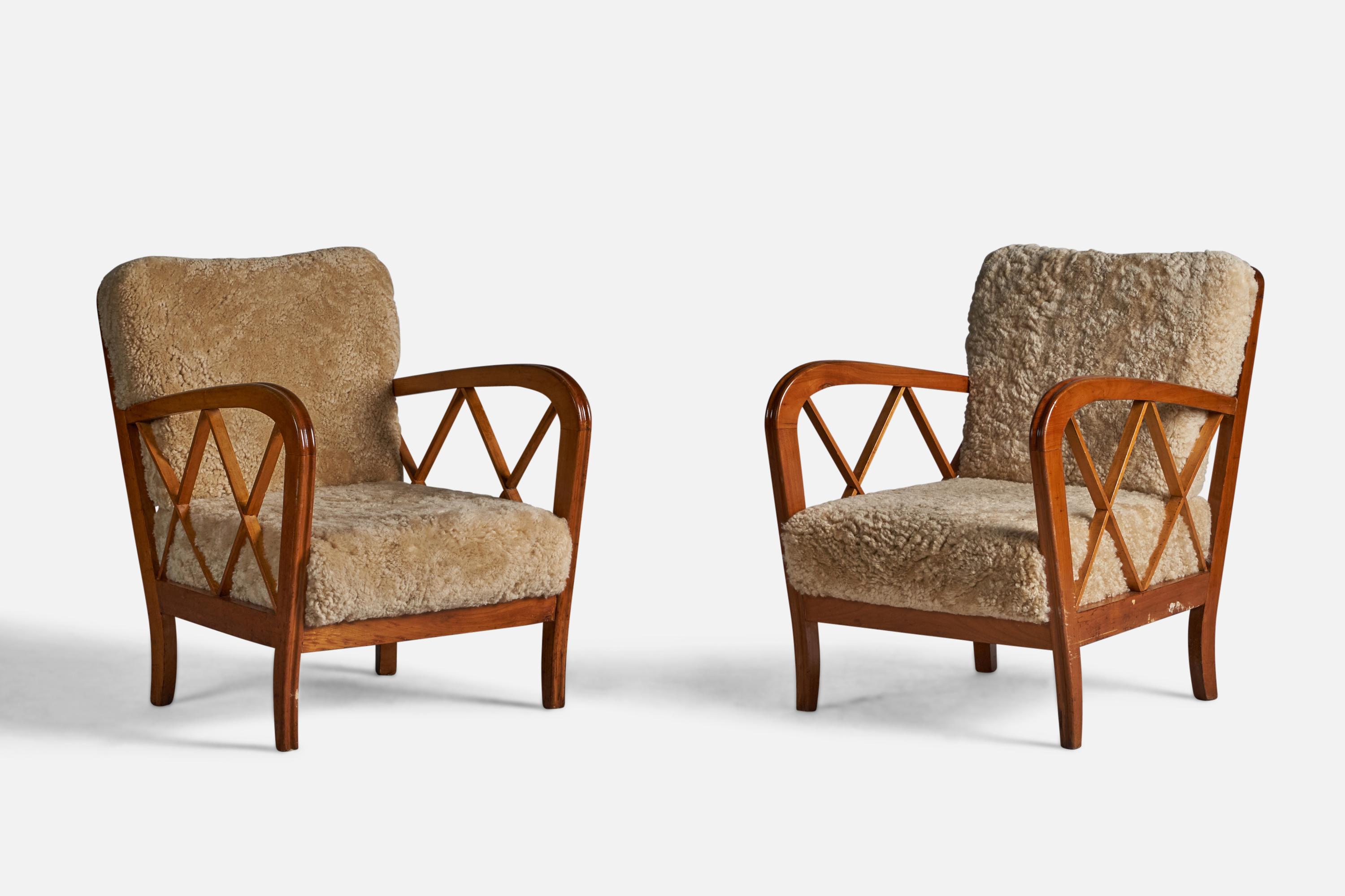 A pair of beige shearling and walnut lounge chairs attributed to Paolo Buffa, Italy, 1940s.

14.5