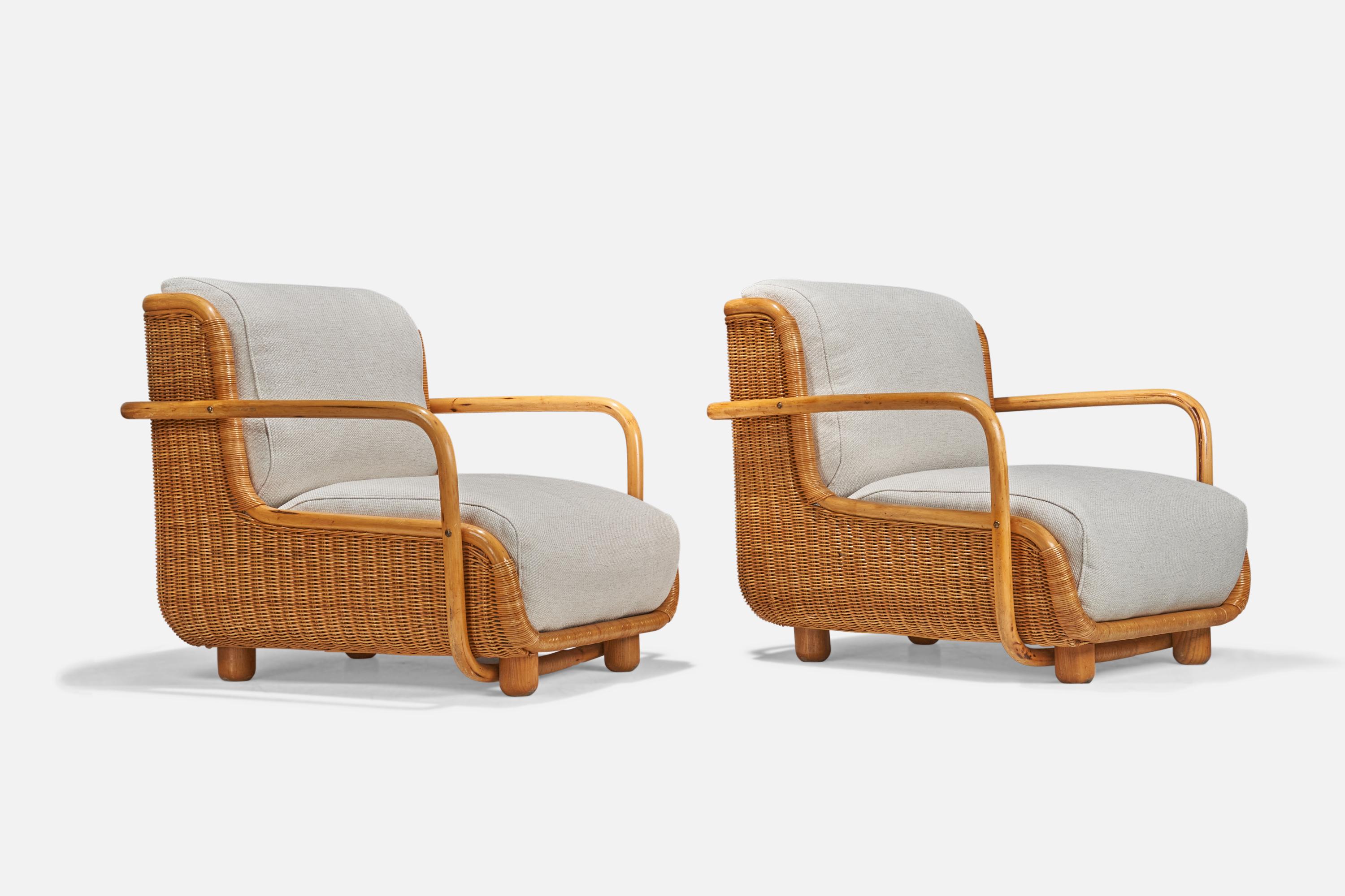 Mid-Century Modern Paolo Buffa Attribution, Lounge Chairs, Wood, Rattan, Fabric, Italy, 1940s