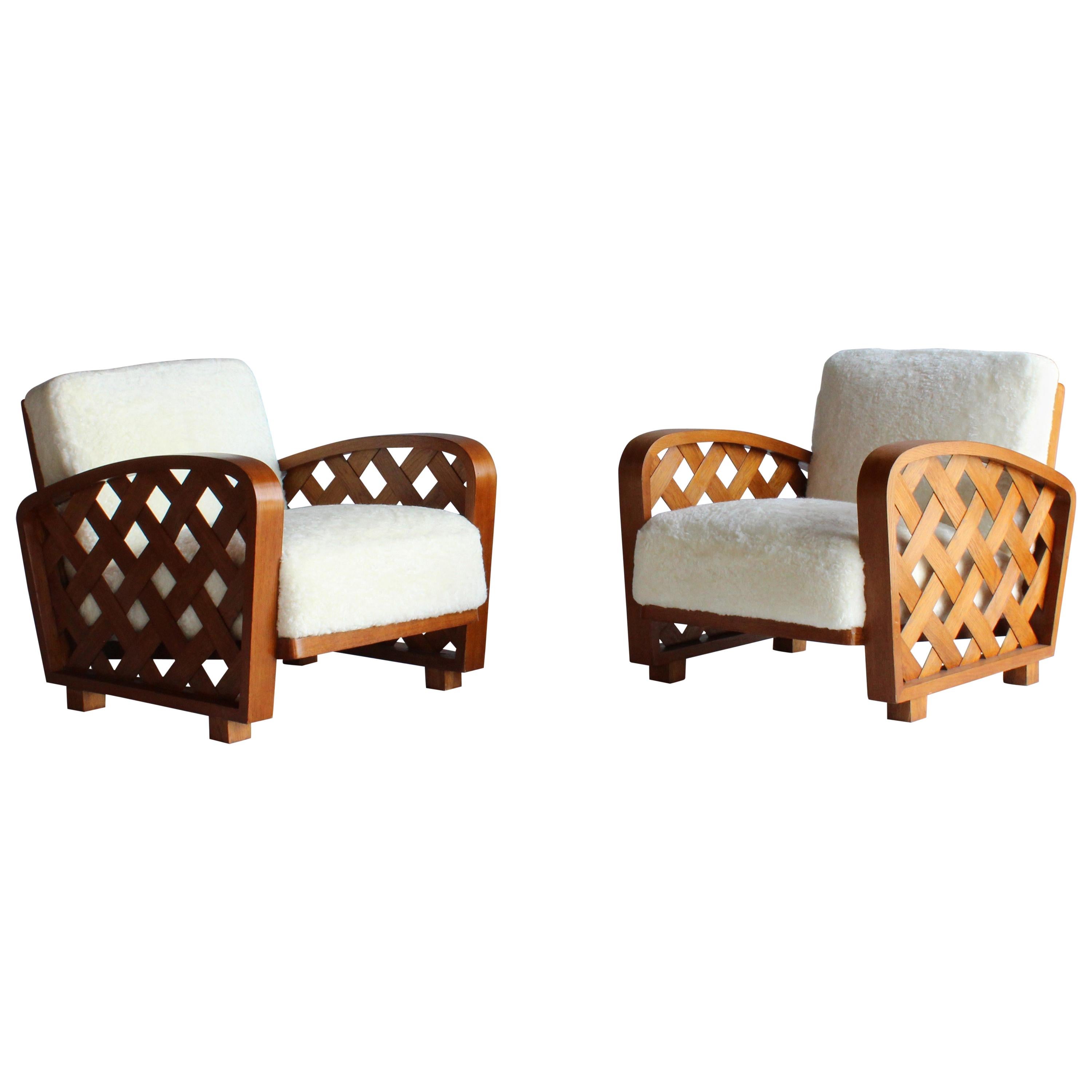 Paolo Buffa 
Attribution
, Pair of Lounge Chairs, Oak, Sheepskin, 1940s, Italy