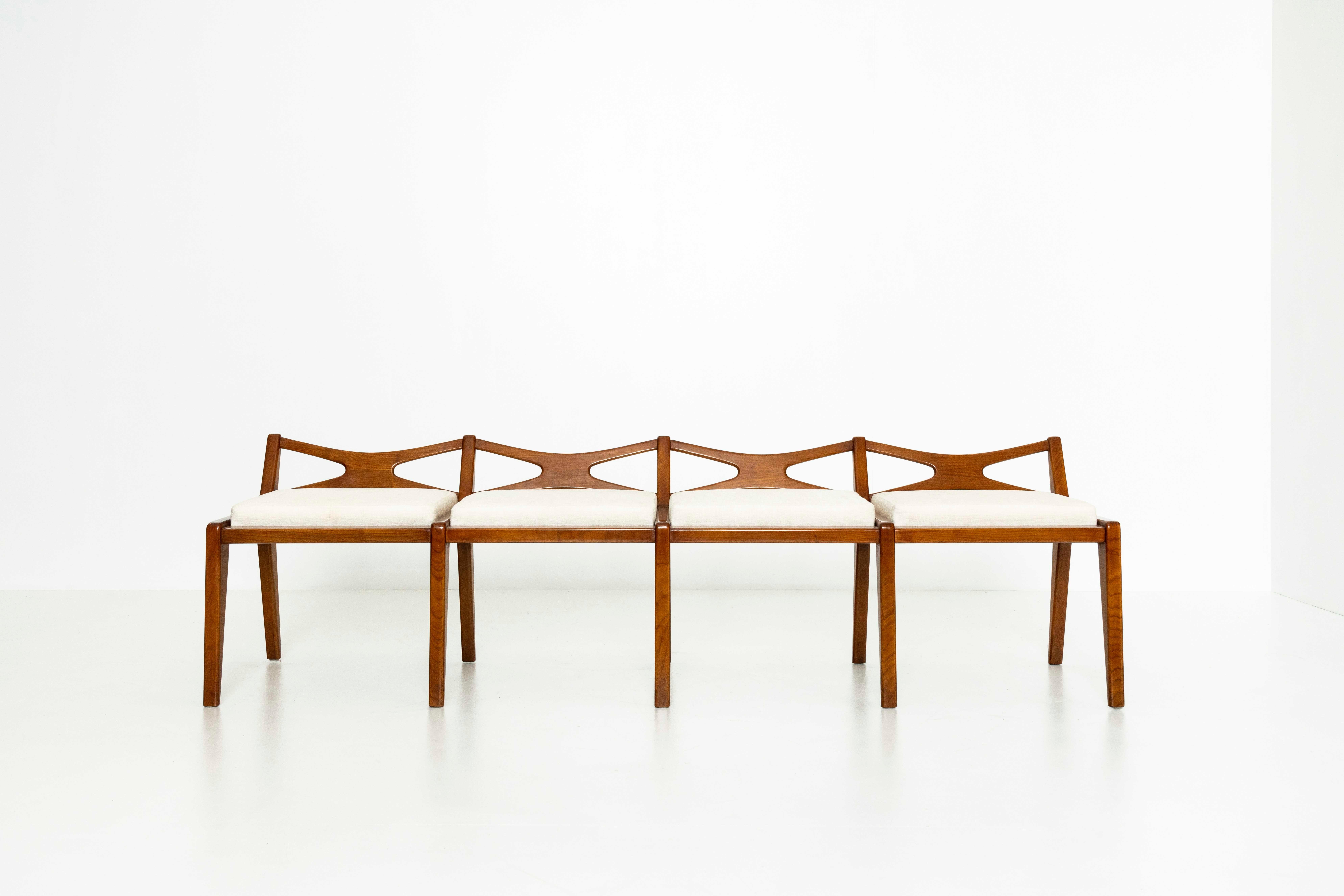 Paolo Buffa Bench in Walnut and Fabric, Italy 1950s In Excellent Condition In Hellouw, NL