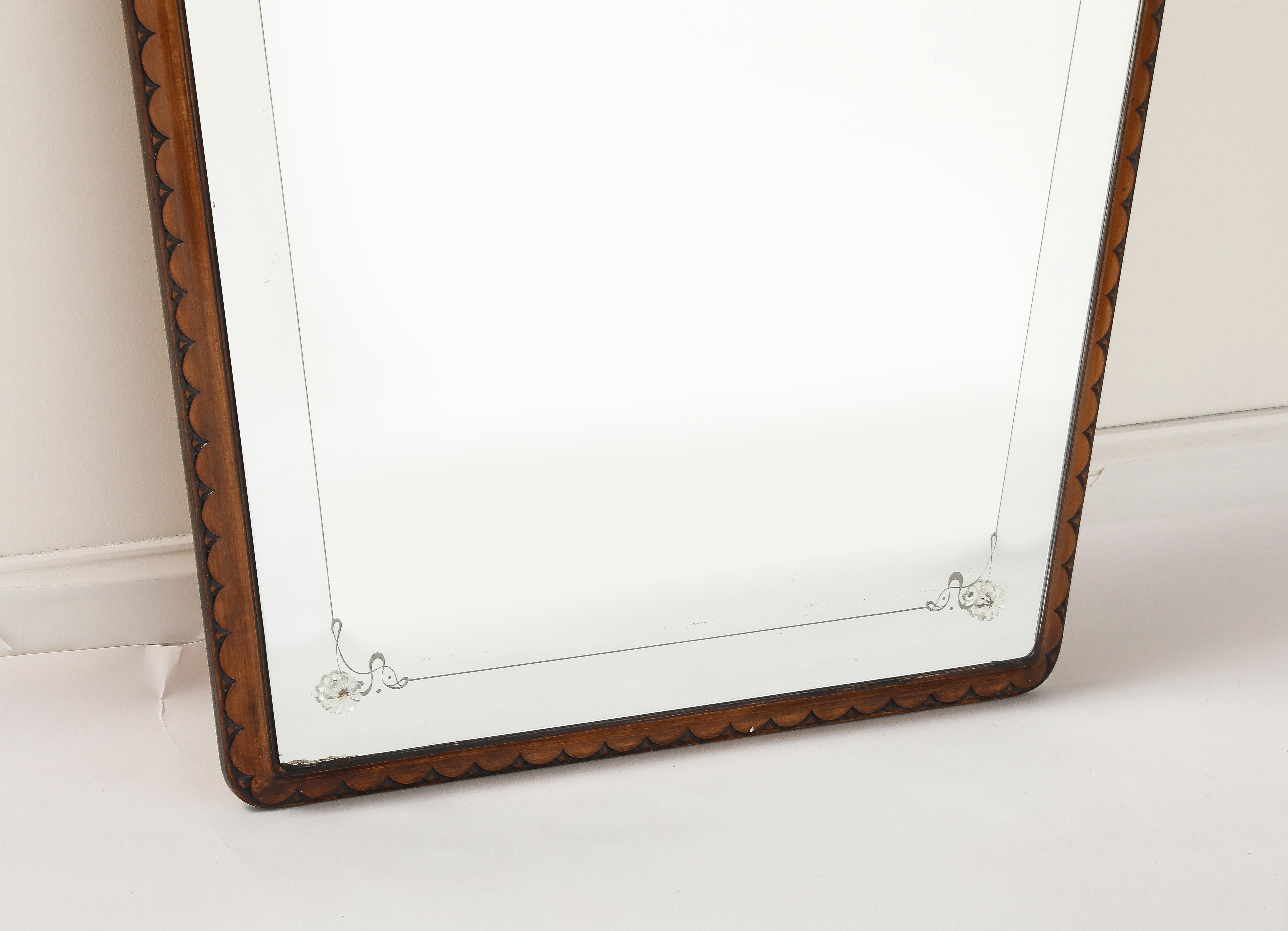 Espejo de pared Paolo Buffa de nogal tallado, hacia 1940 en venta 3