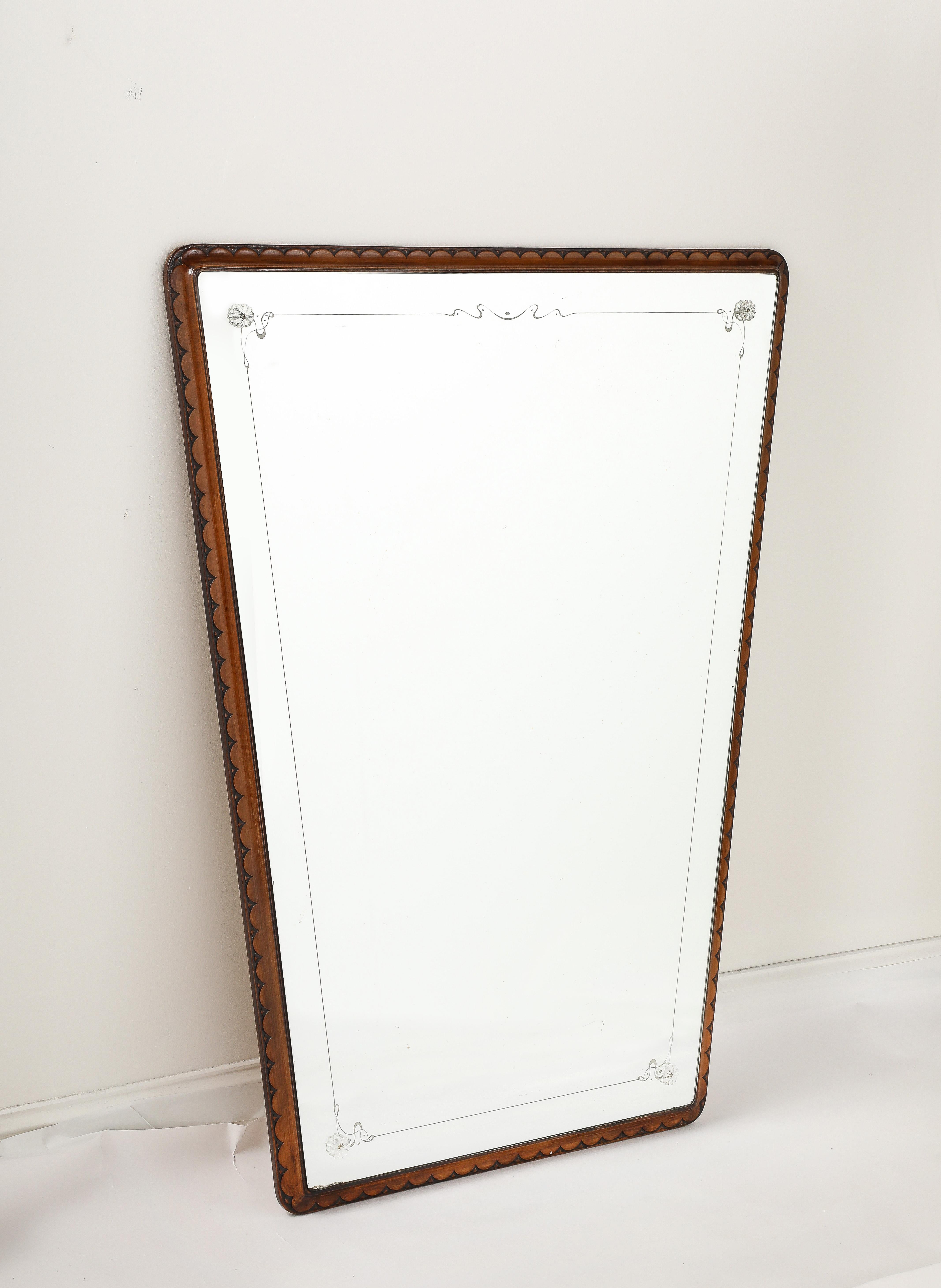 Espejo de pared Paolo Buffa de nogal tallado, hacia 1940 en venta 4