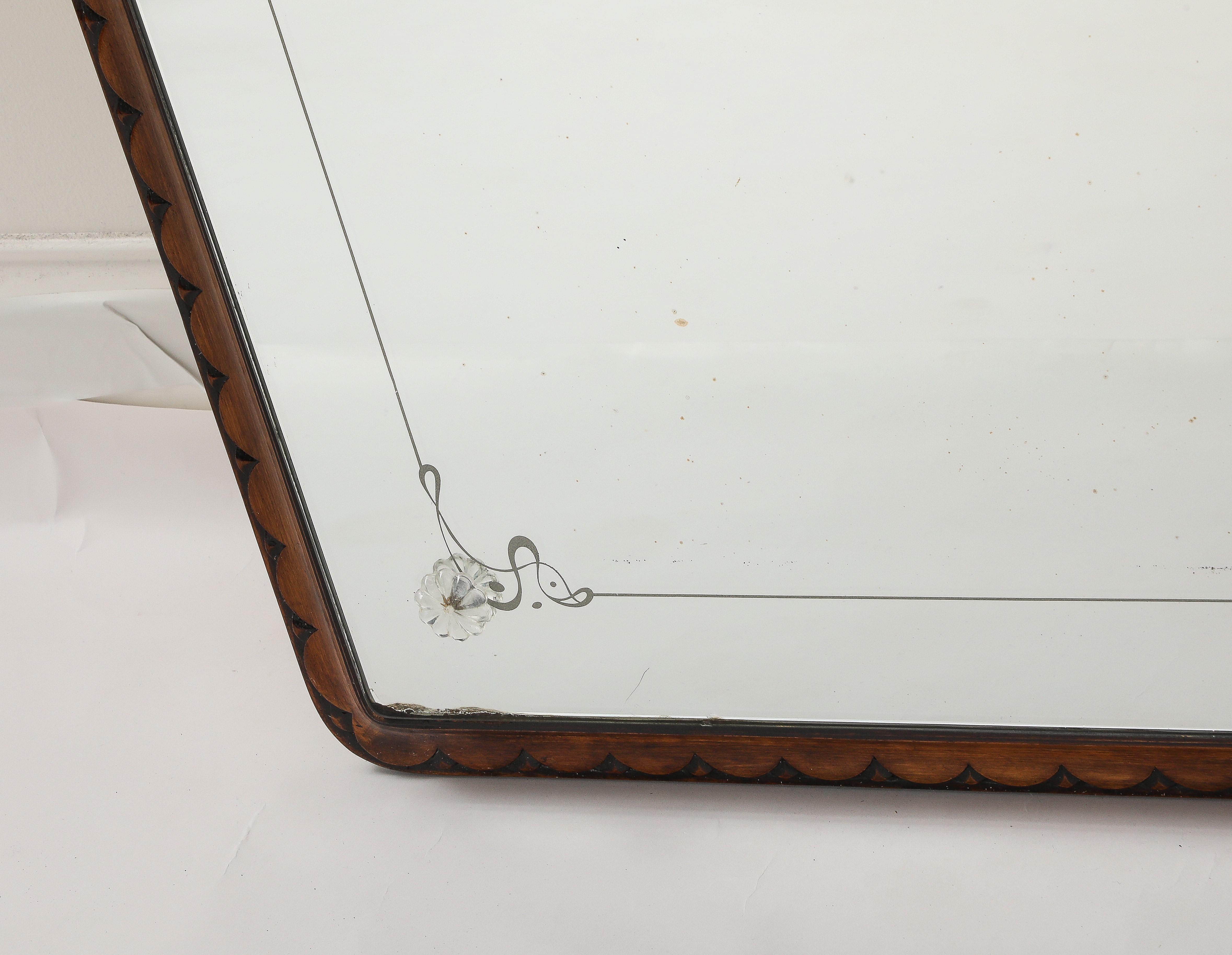 Espejo de pared Paolo Buffa de nogal tallado, hacia 1940 Italiano en venta