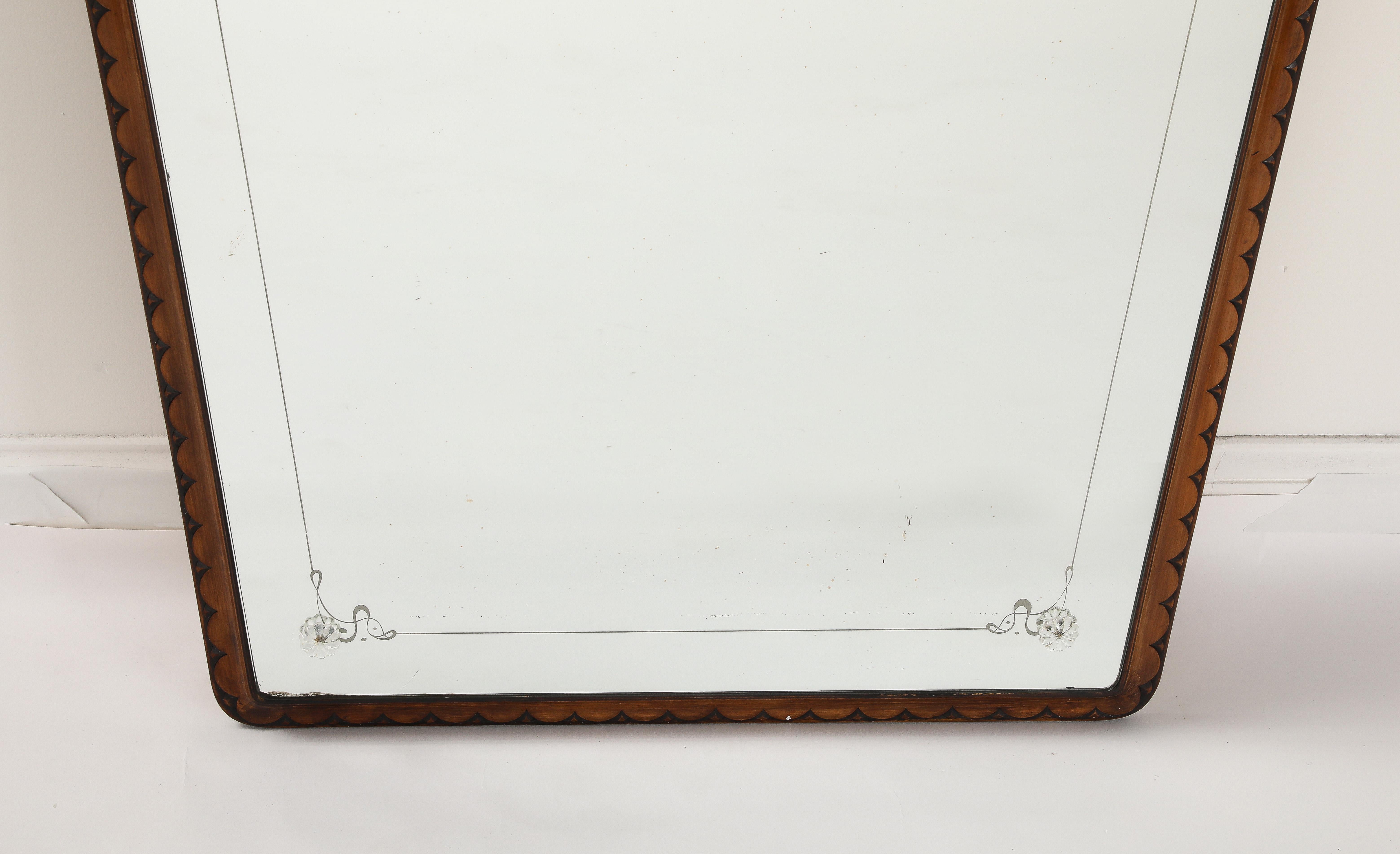 Espejo de pared Paolo Buffa de nogal tallado, hacia 1940 en venta 1