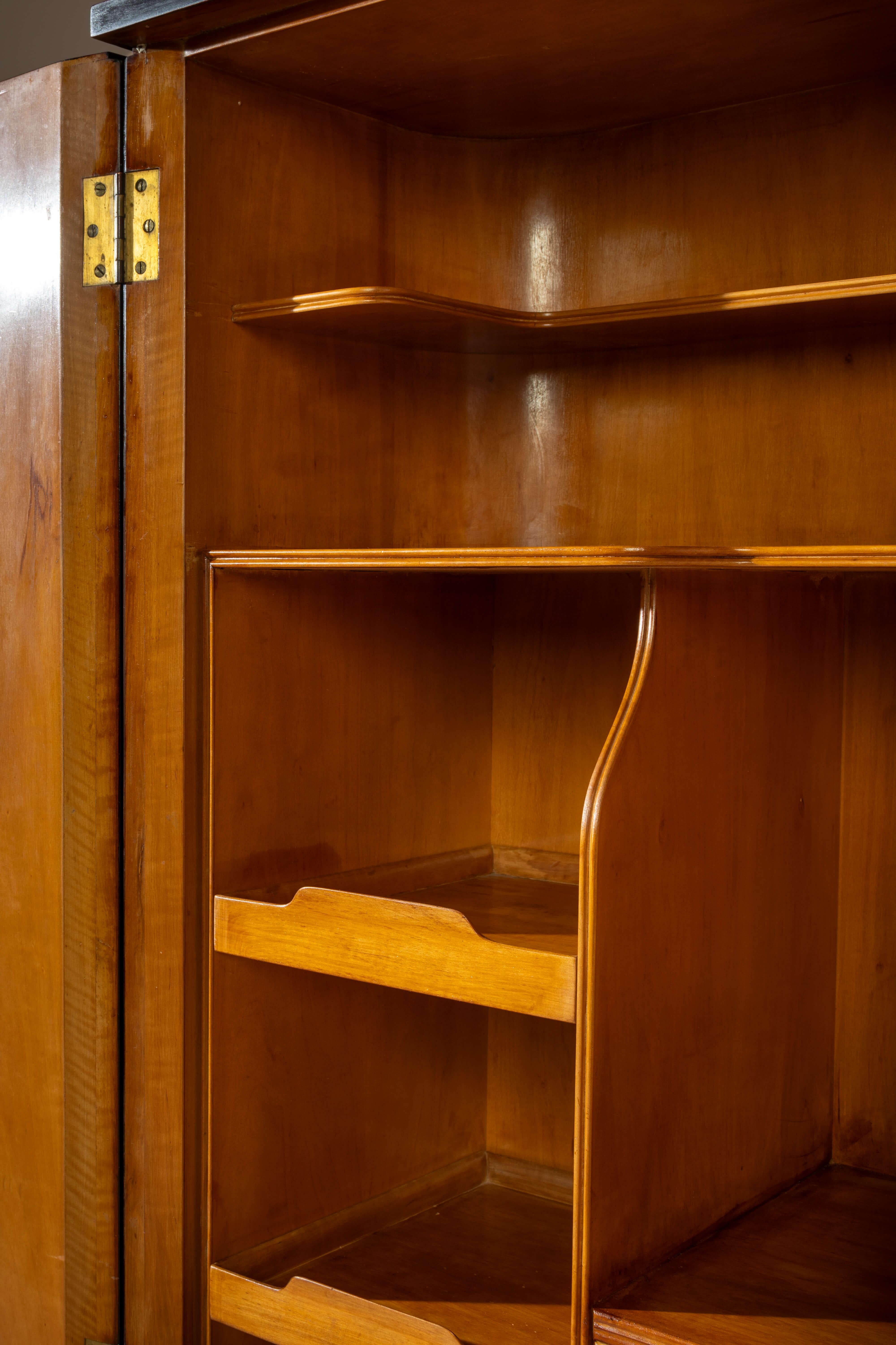 Paolo Buffa certified bar cabinet manufactured by Mosè Turri, Italy, early 1940s For Sale 4