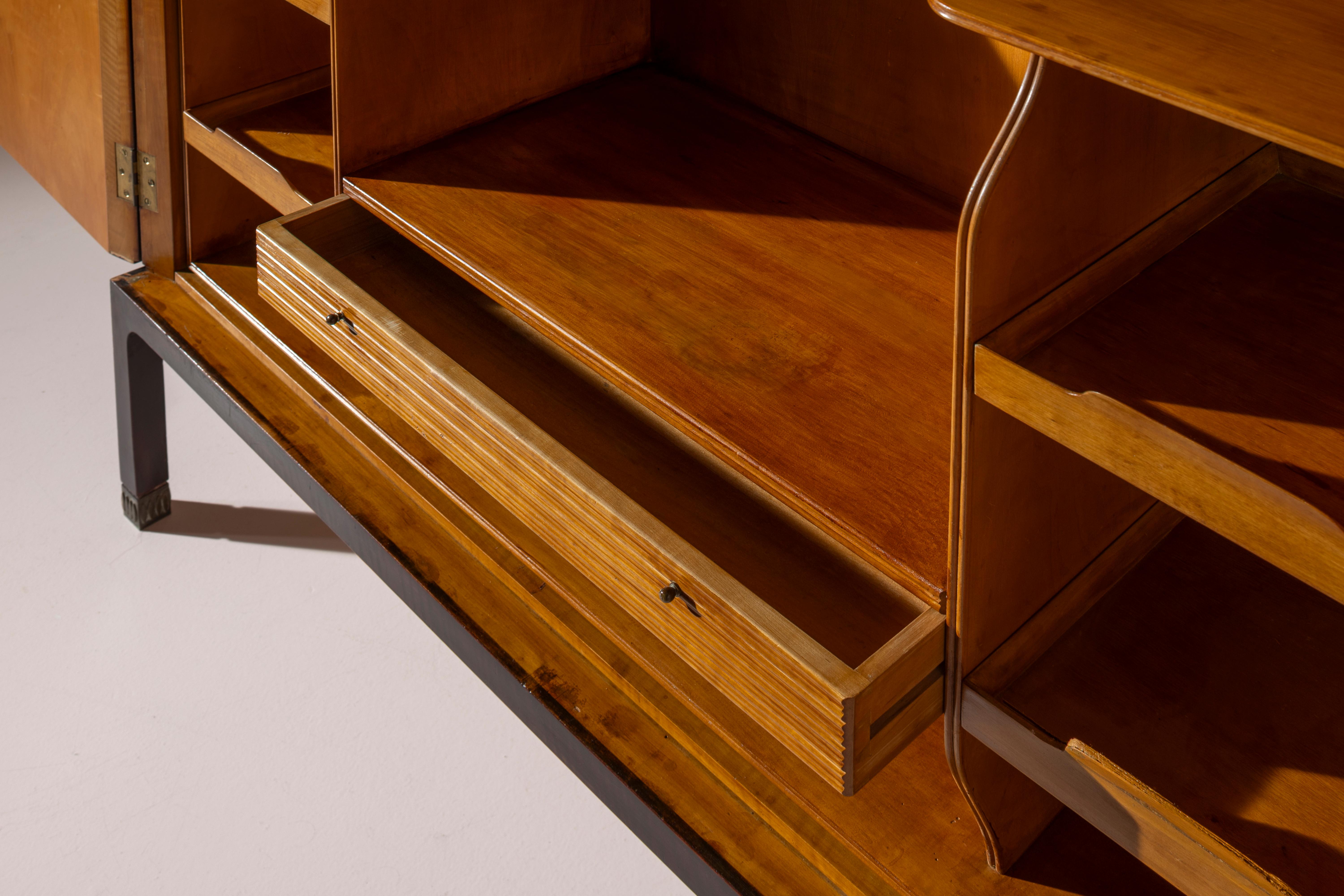 Paolo Buffa certified bar cabinet manufactured by Mosè Turri, Italy, early 1940s In Good Condition For Sale In Chiavari, Liguria