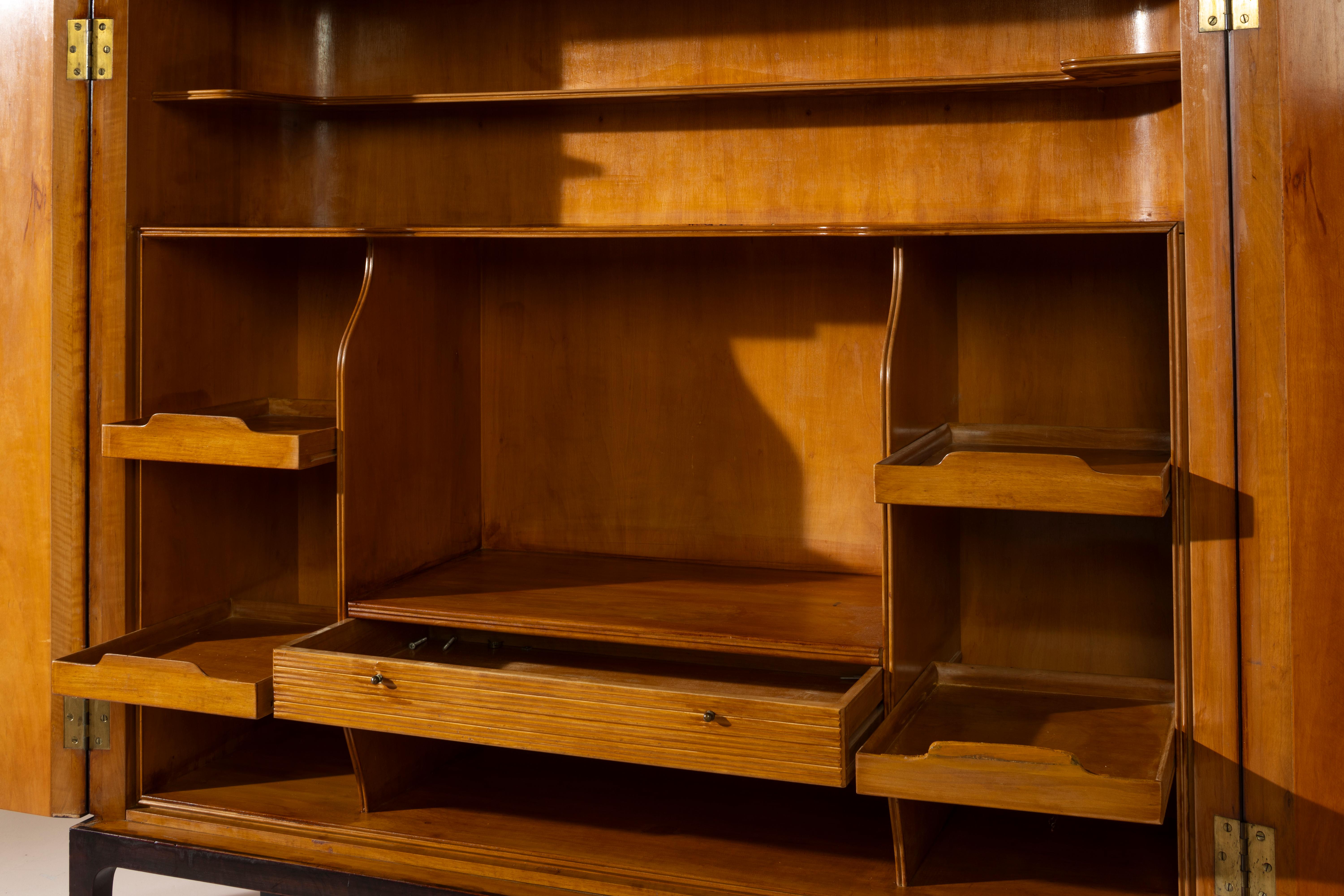 Paolo Buffa certified bar cabinet manufactured by Mosè Turri, Italy, early 1940s For Sale 1