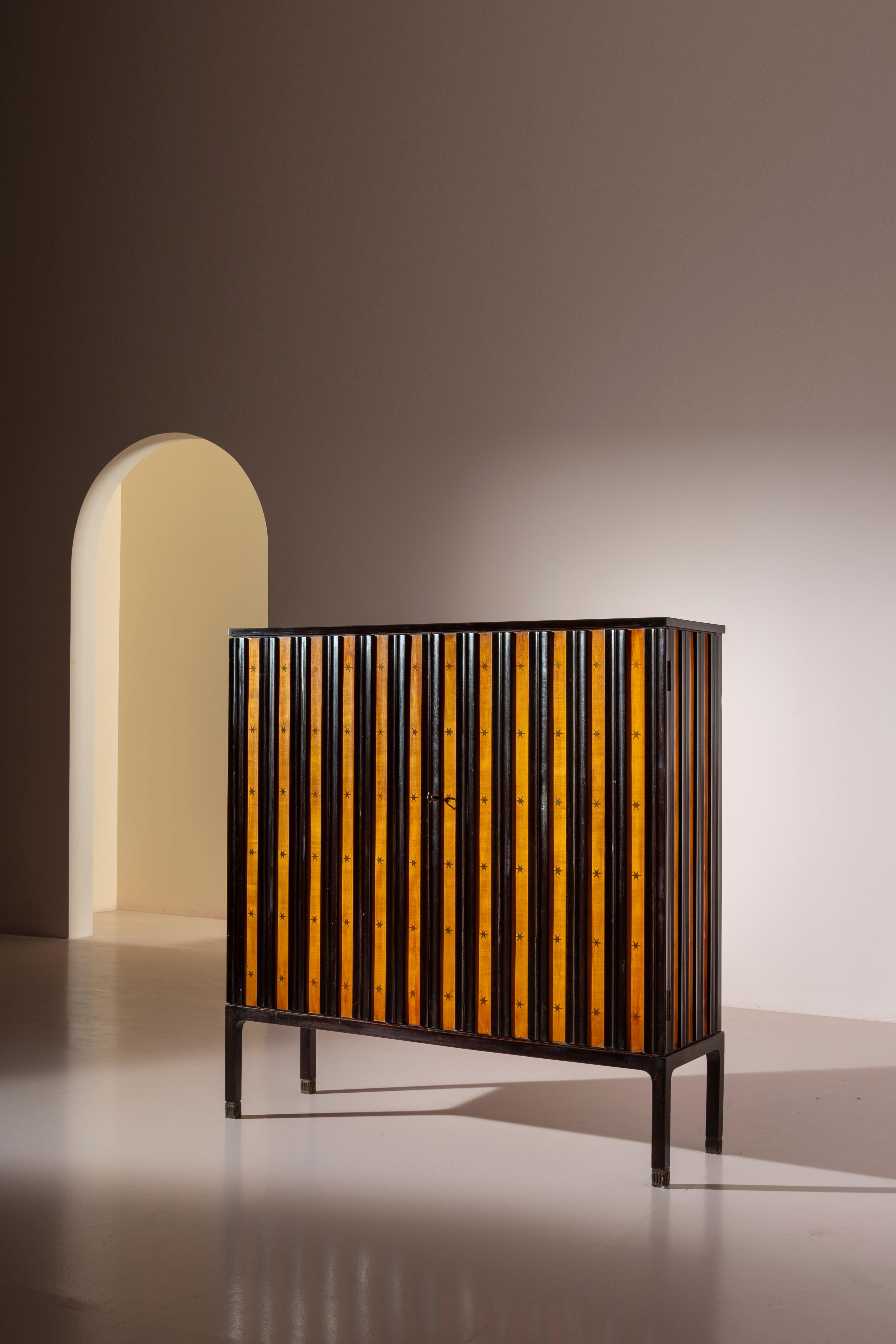 Paolo Buffa certified bar cabinet manufactured by Mosè Turri, Italy, early 1940s For Sale 2