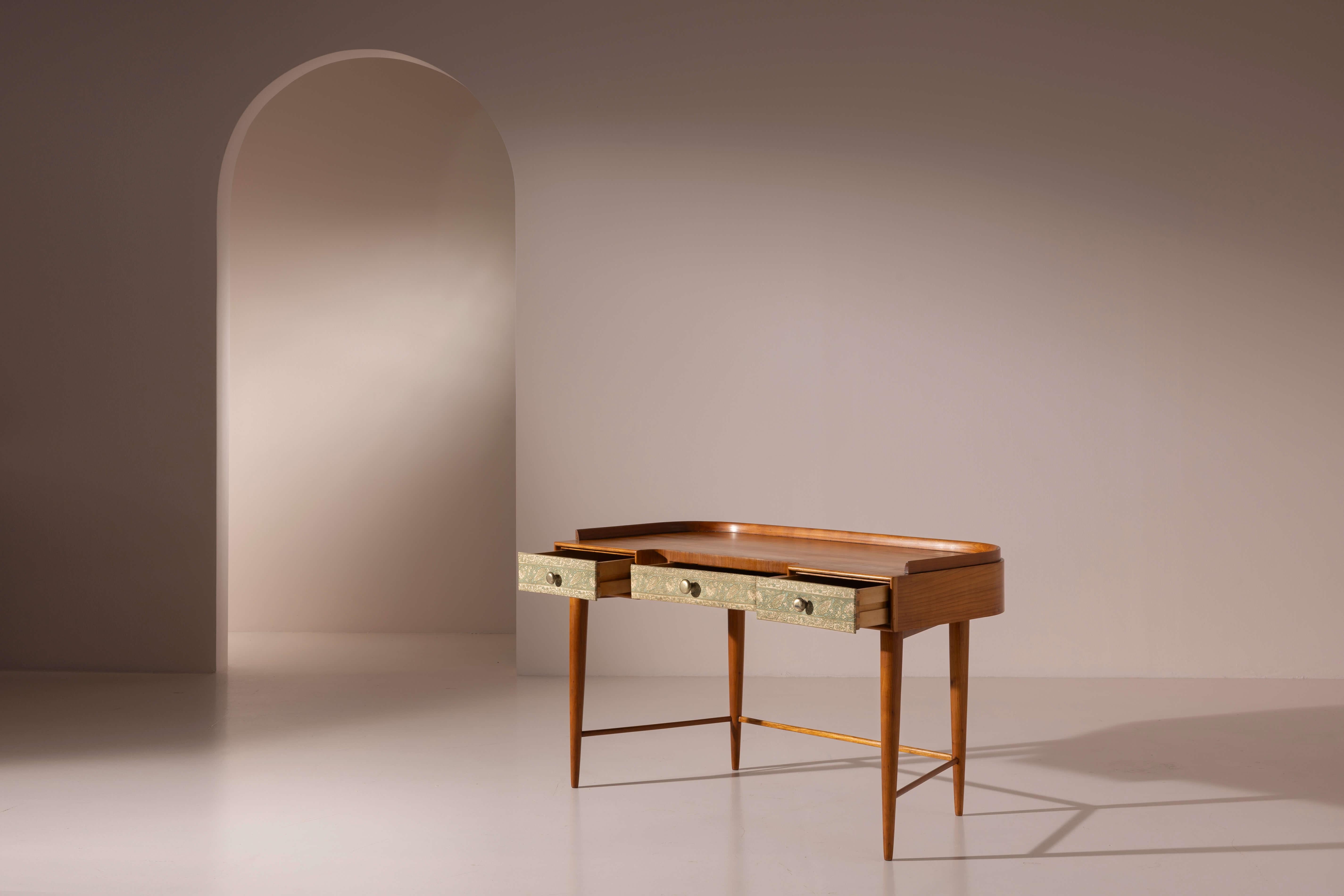Mid-Century moderno Scrivania in ciliegio Paolo Buffa, Italia, anni '40 in vendita
