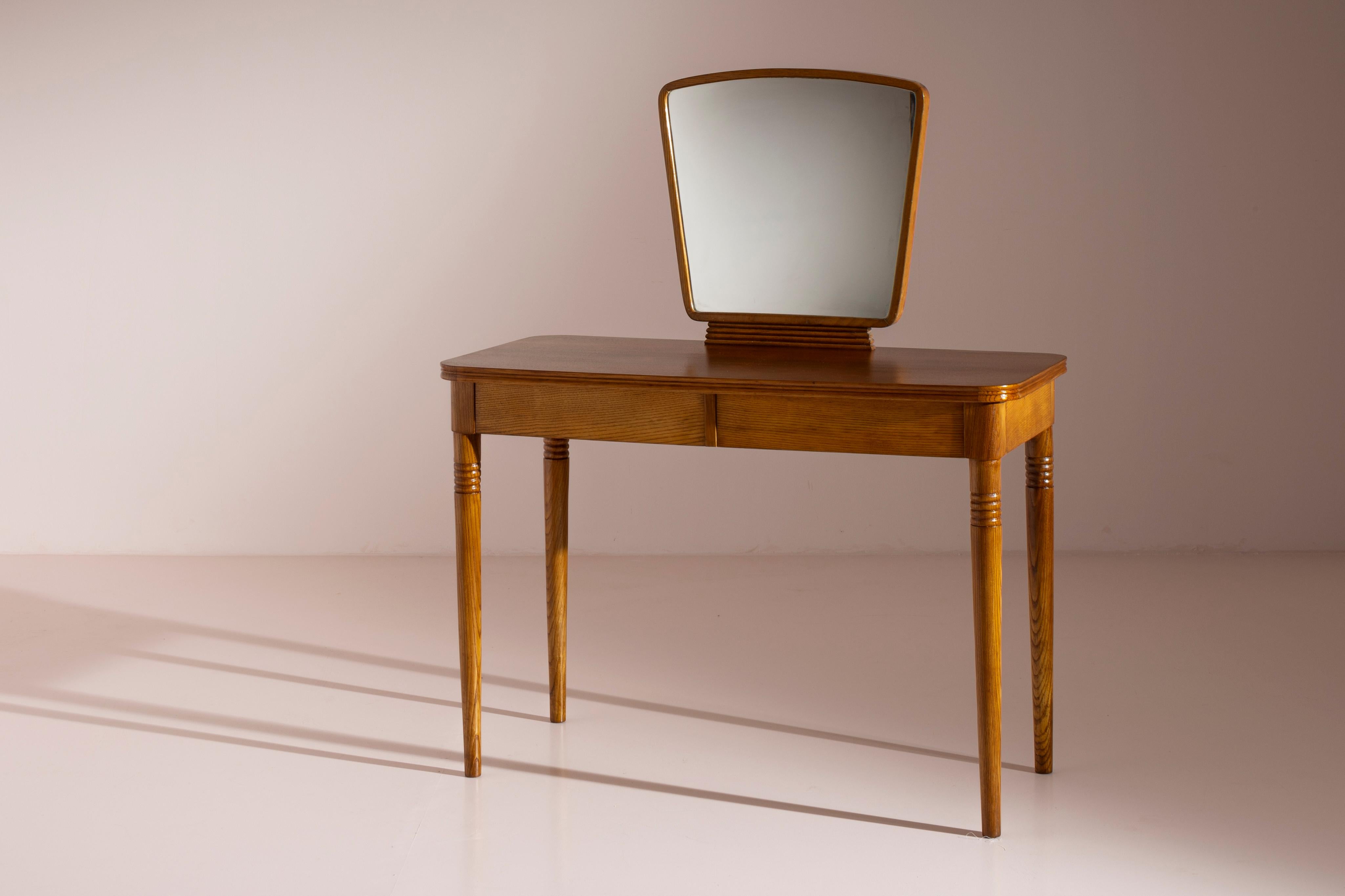 Paolo Buffa Chestnut vanity table with drawers and mirror by Valzania Italy 1938 In Good Condition In Chiavari, Liguria