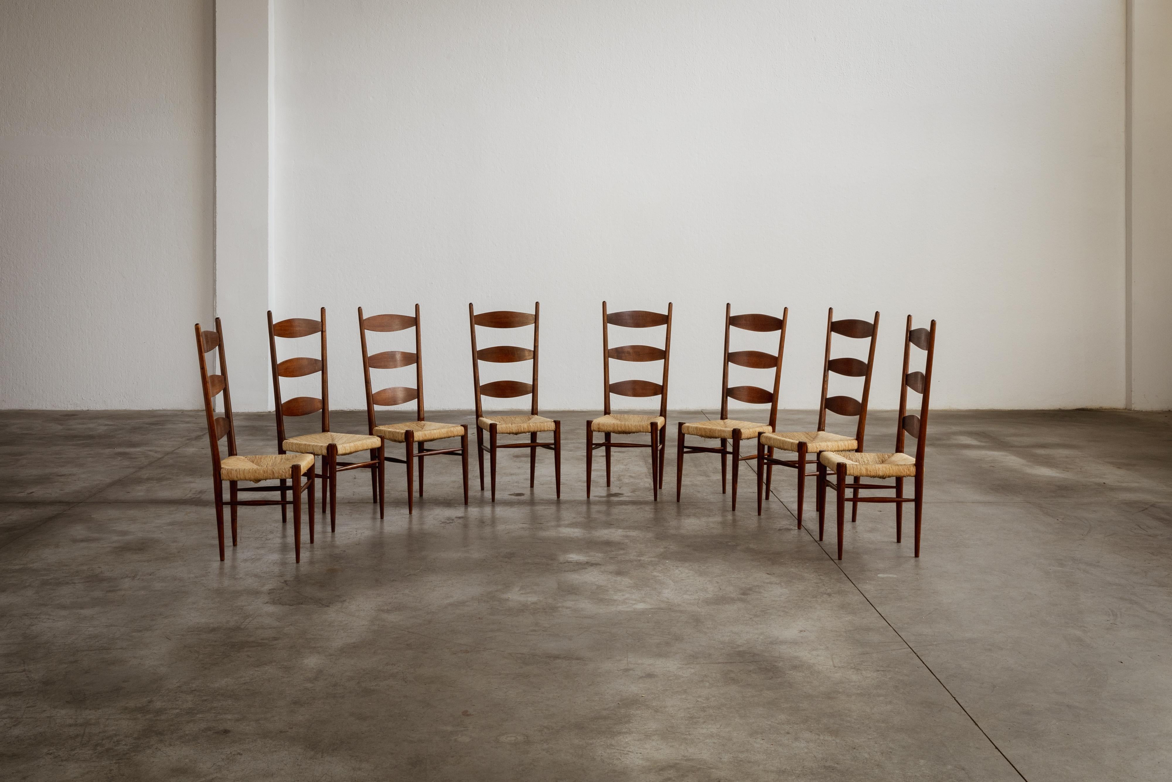 Chaises à manger Paolo Buffa Chiavarine pour Galdino Maspero, bois et paille, Italie, 1948, ensemble de huit.

Paolo Buffa, célèbre architecte et designer du mouvement italien du milieu du siècle, a conçu cet ensemble unique de dix chaises de salle