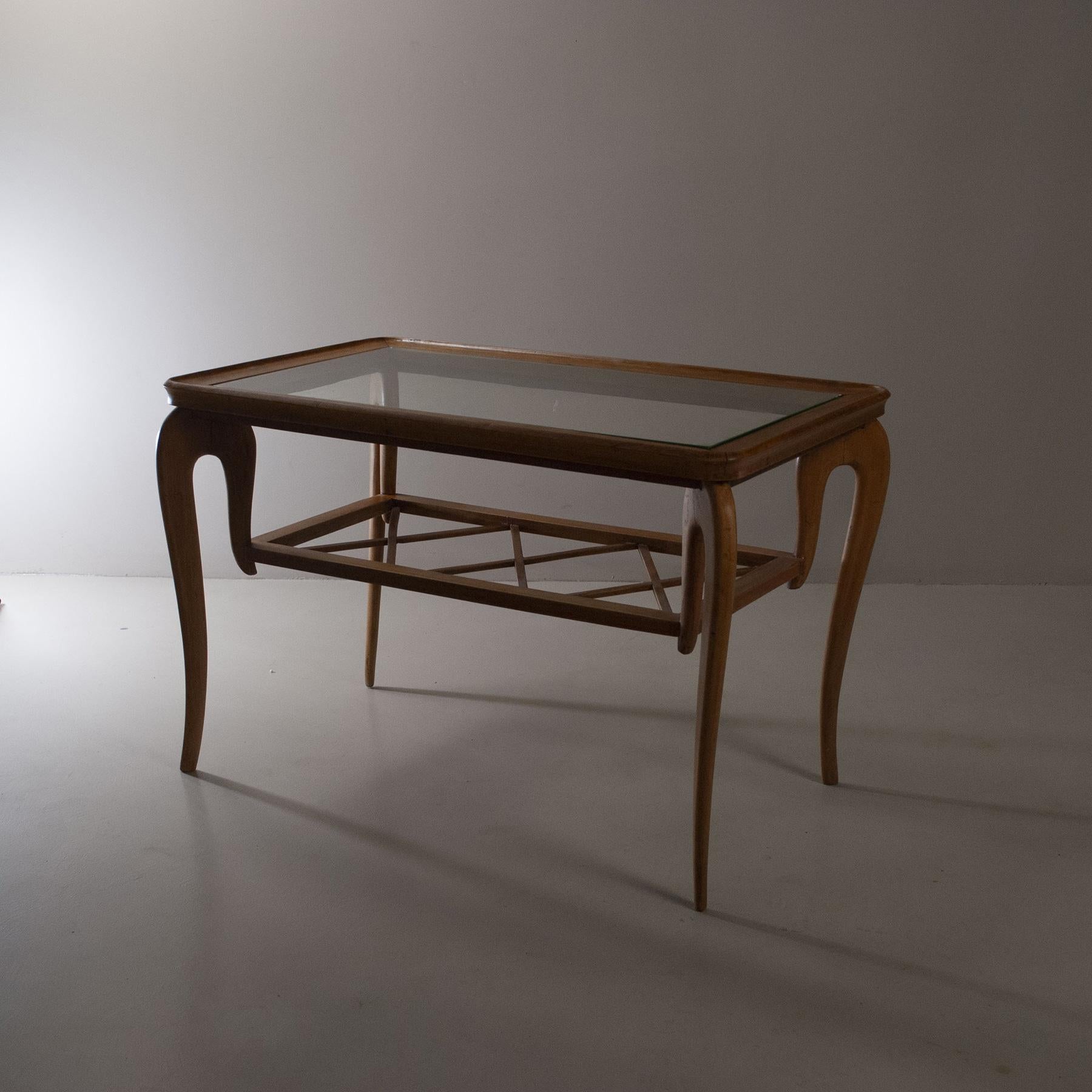 Superb rectangular coffee table characterized by curved wooden feet, glass top and interwoven wood undertop, designer Paolo Buffa, production in the late 40s.