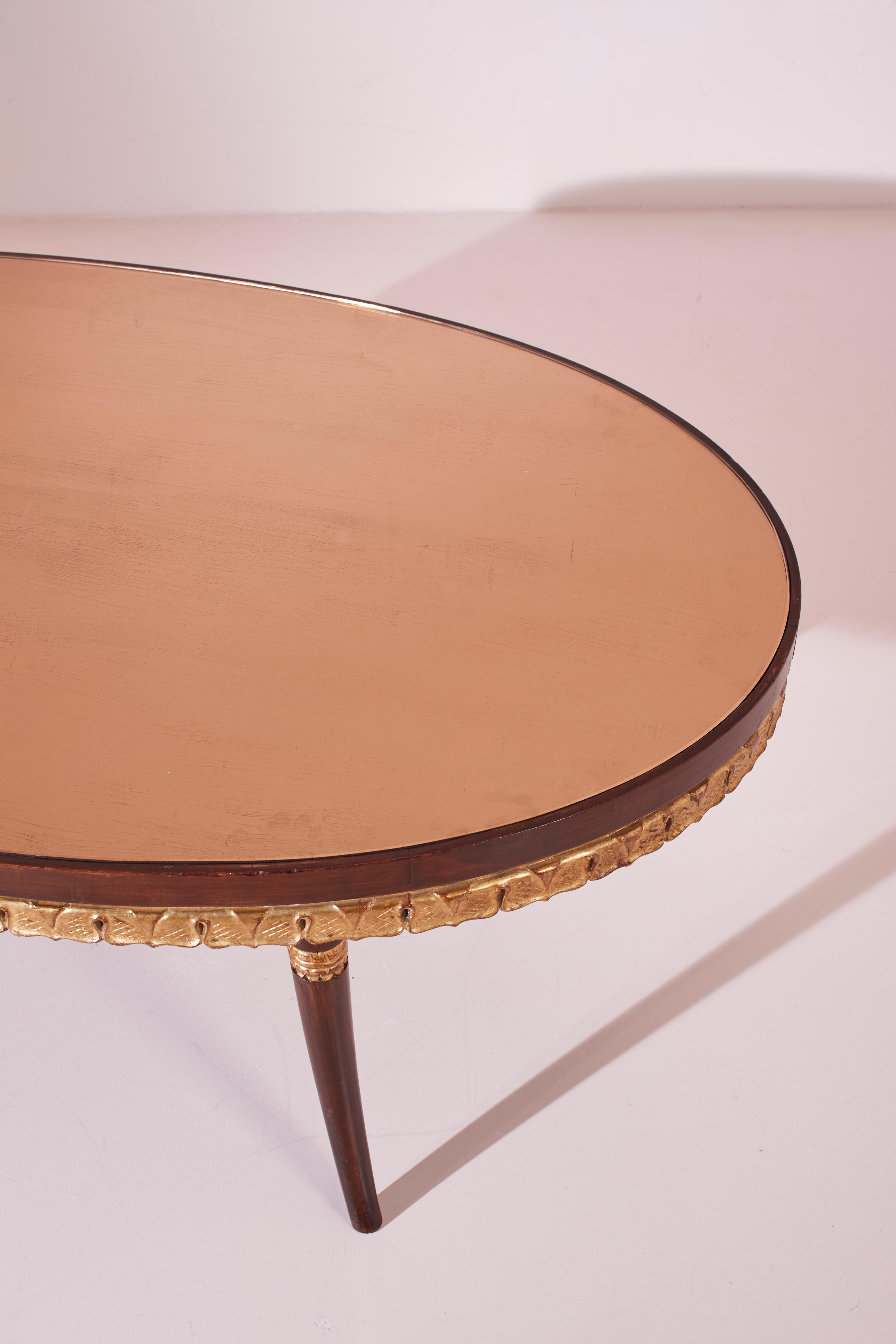 Table basse Paolo buffa avec bois peint et doré et plateau en verre miroir en vente 1