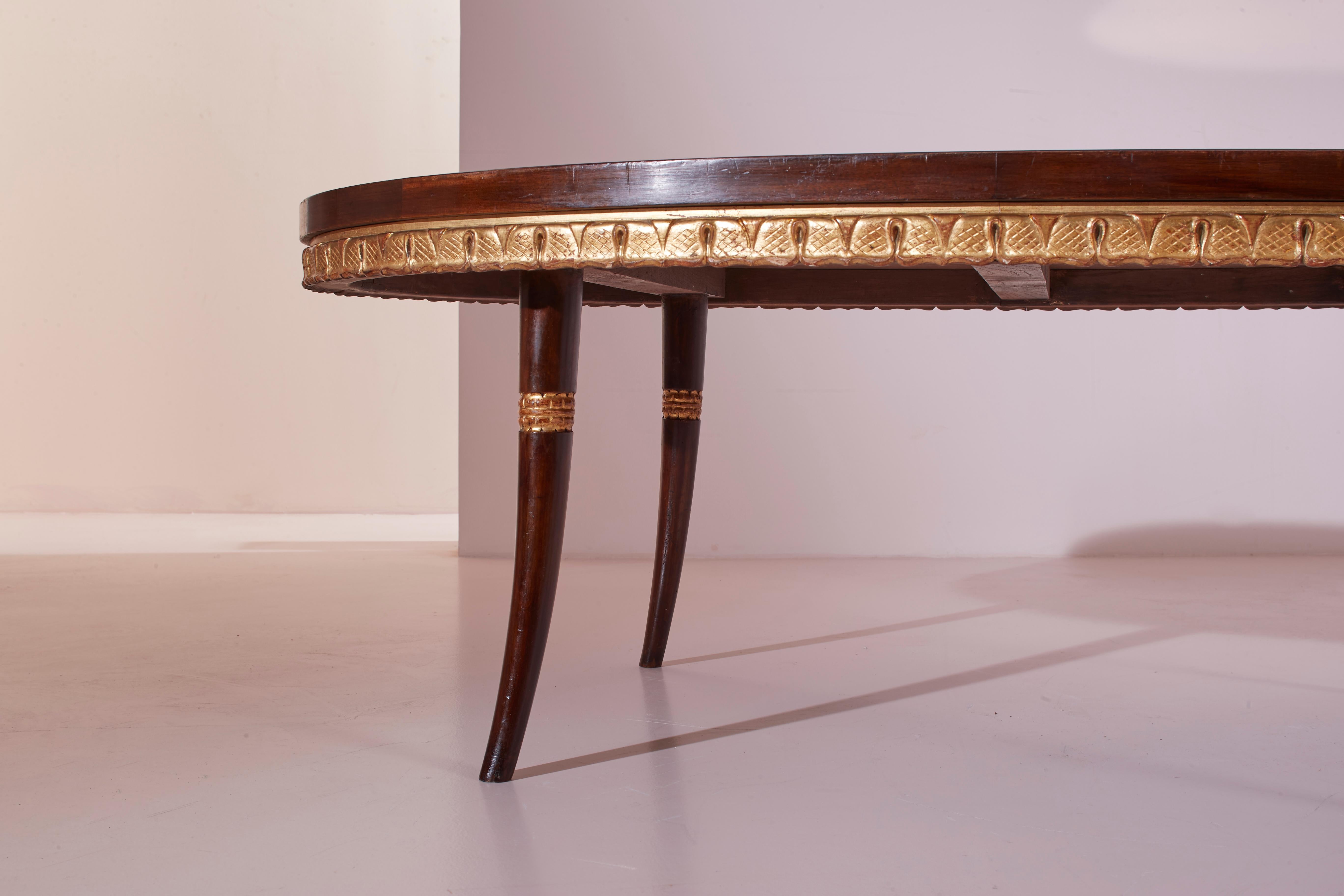 Table basse Paolo buffa avec bois peint et doré et plateau en verre miroir en vente 2